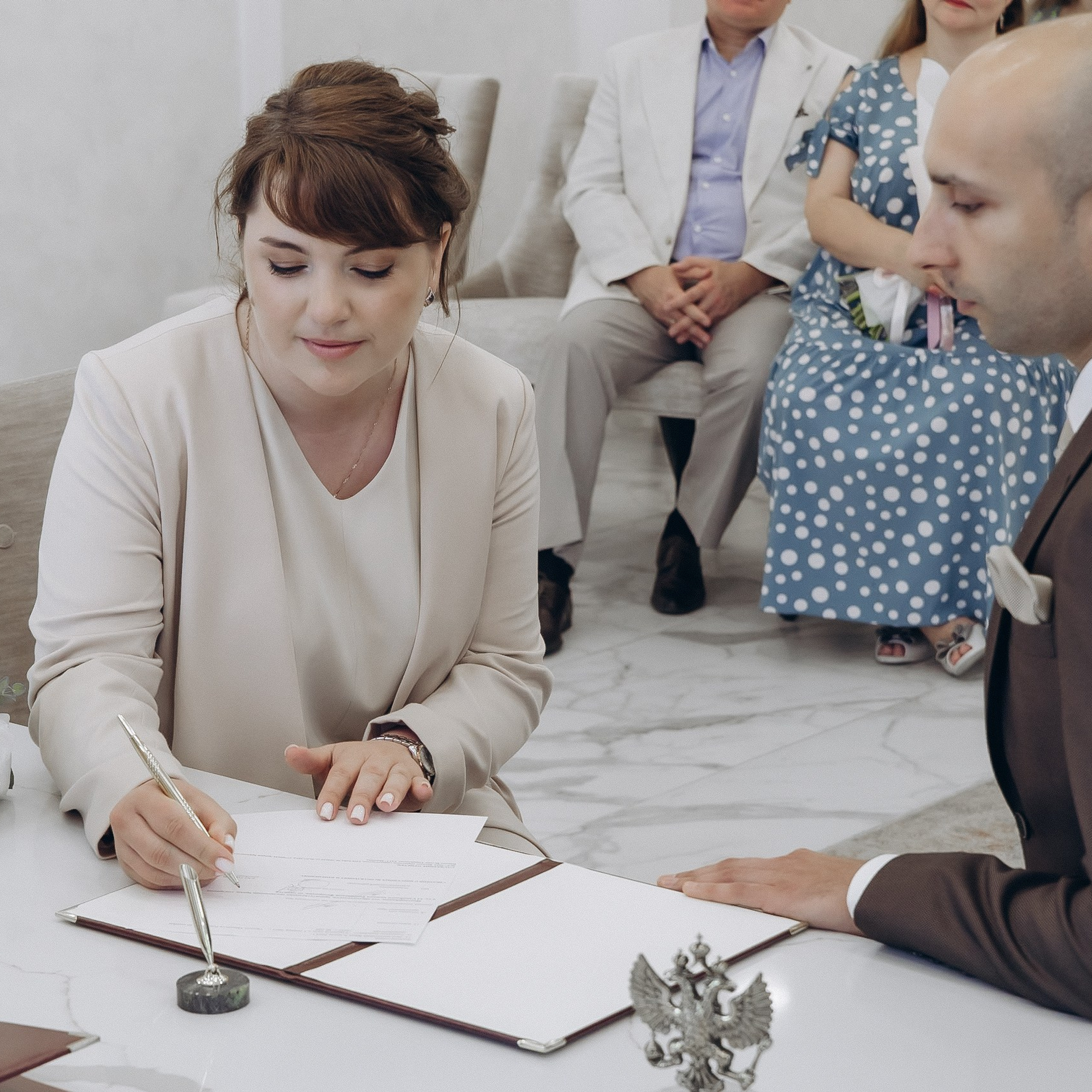 Свадебная фотосессия в ЗАГСЕ. Фотограф Дарья Пудовкина Москва, Московская область