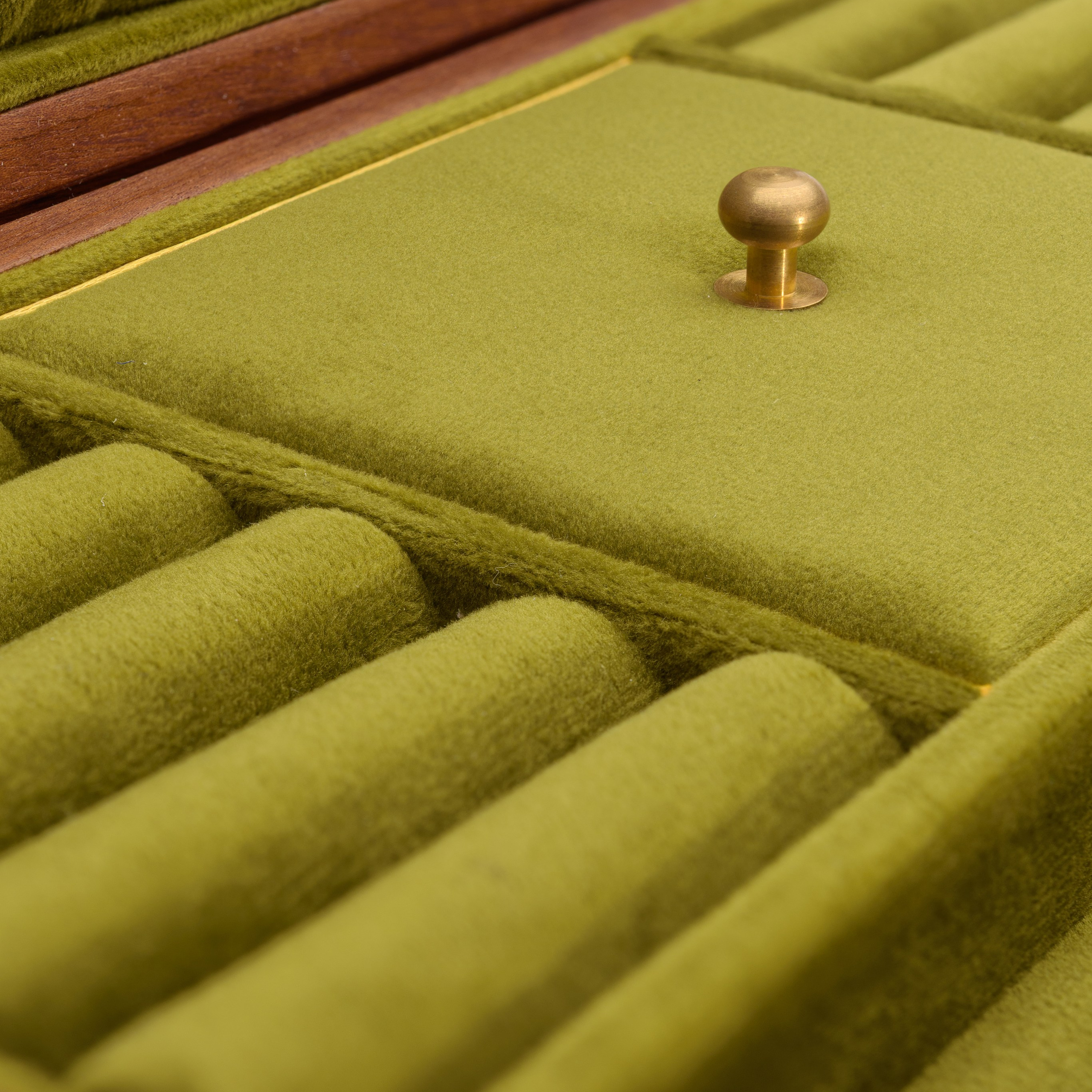 Ювелирная шкатулка коричневая