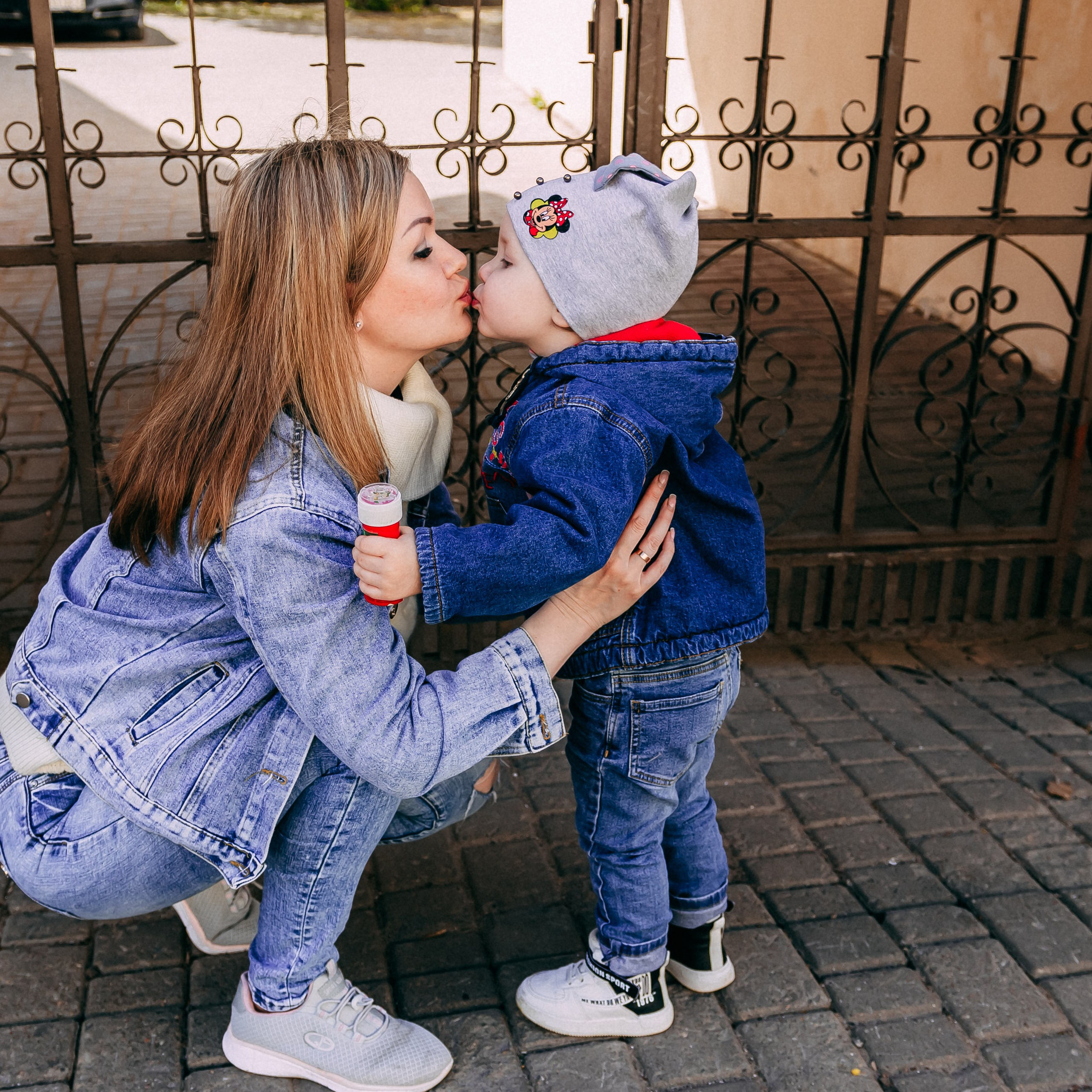 Таня и София