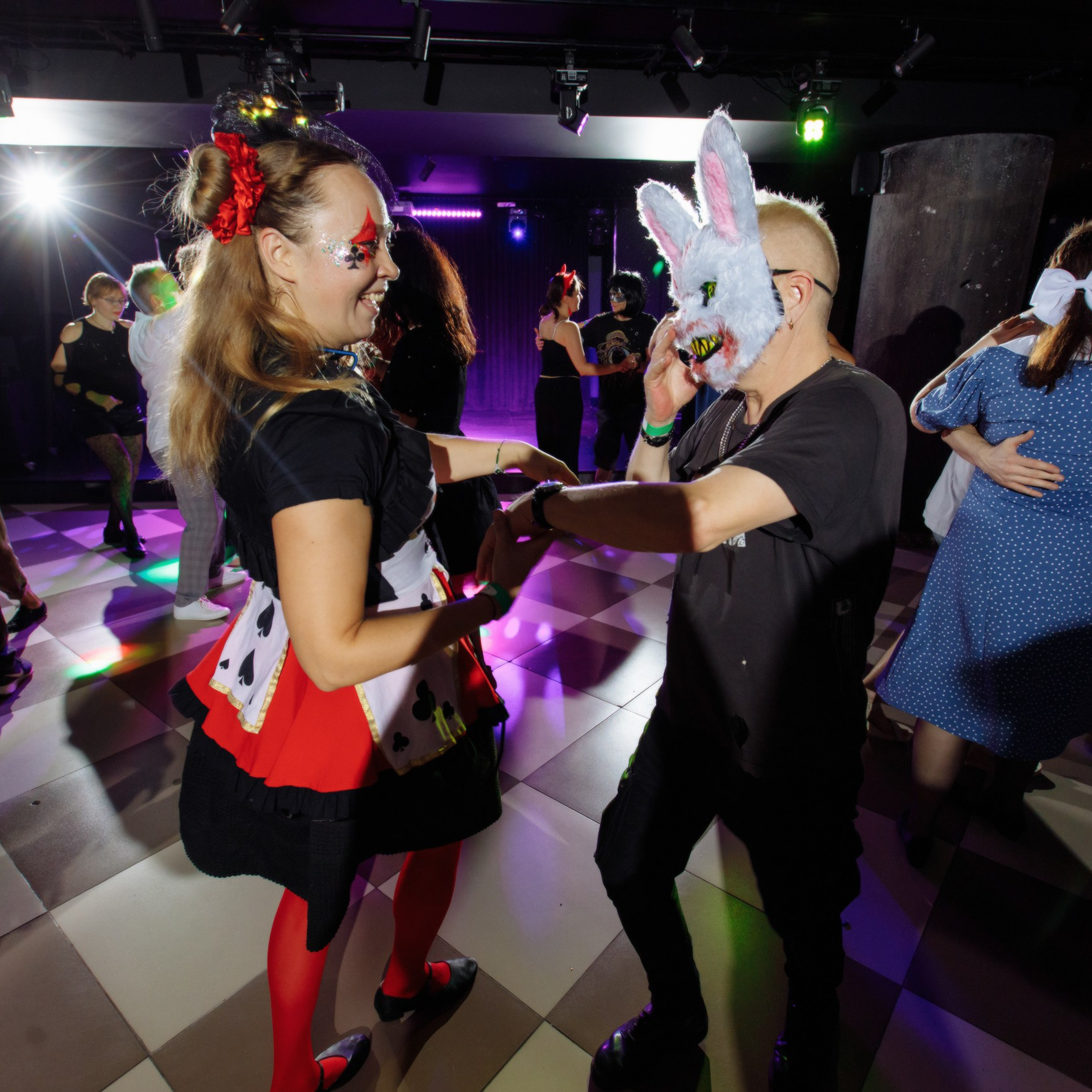 ISALSА. Вечеринка в школе танцев.