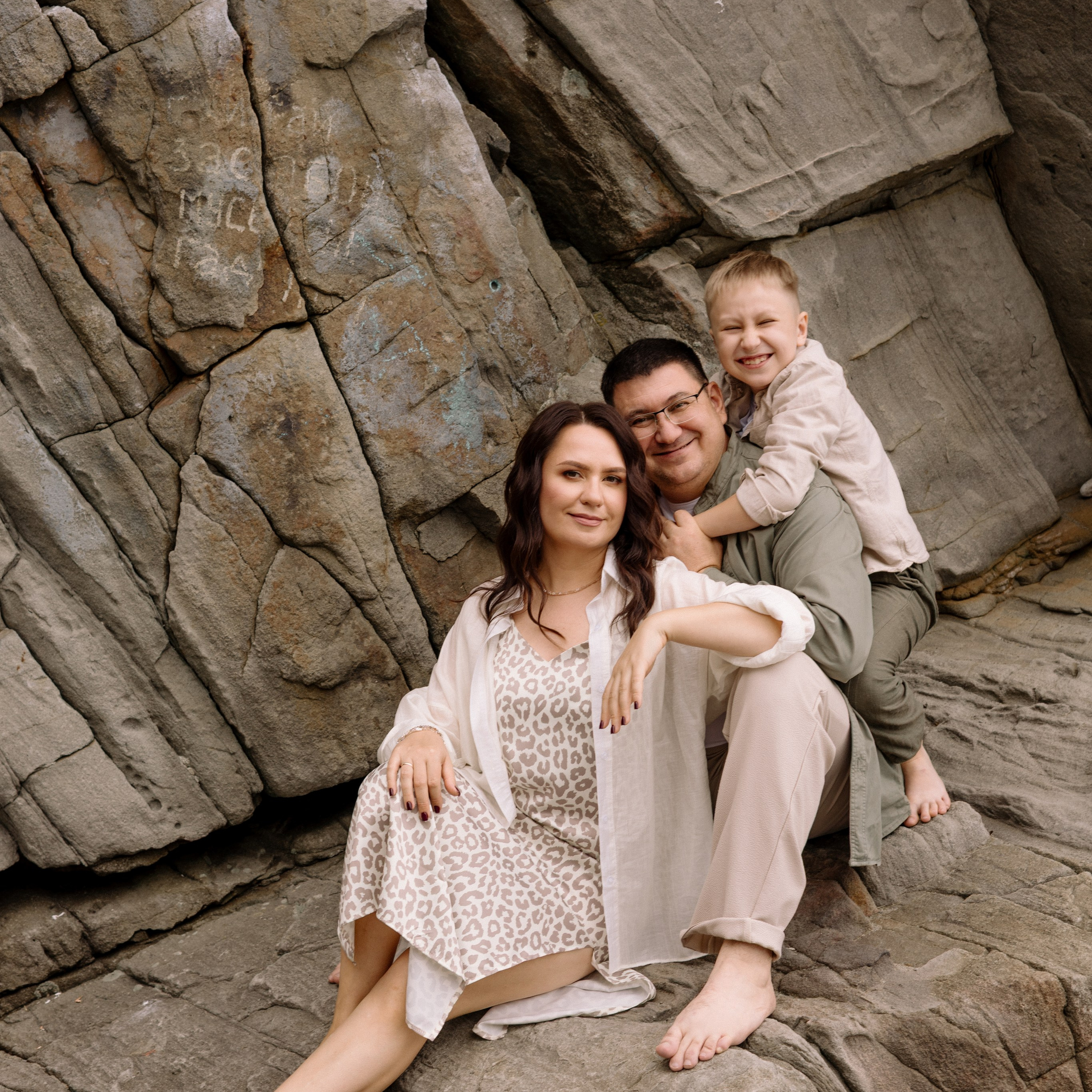 Артем с родителями у моря