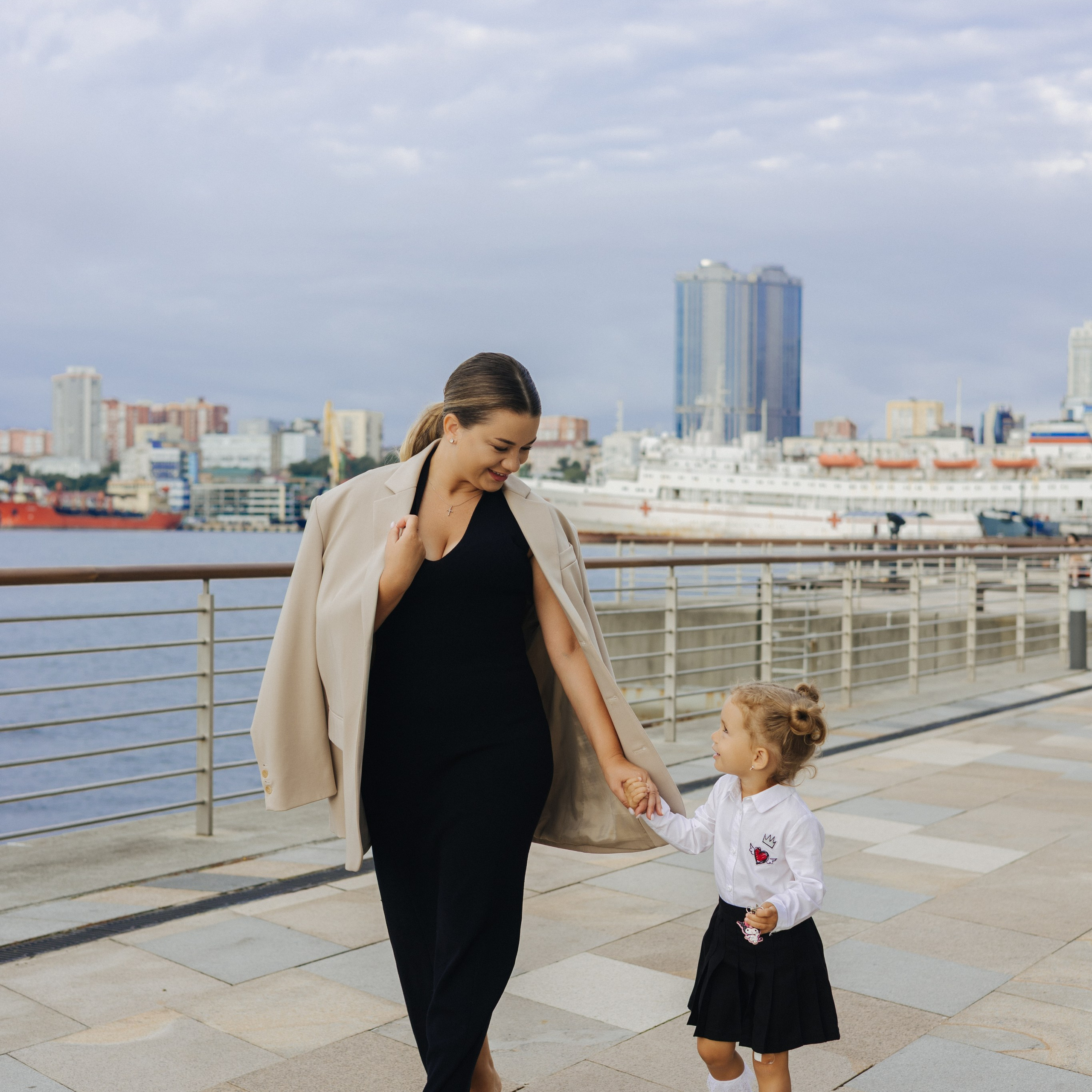 Эмилия с мамой