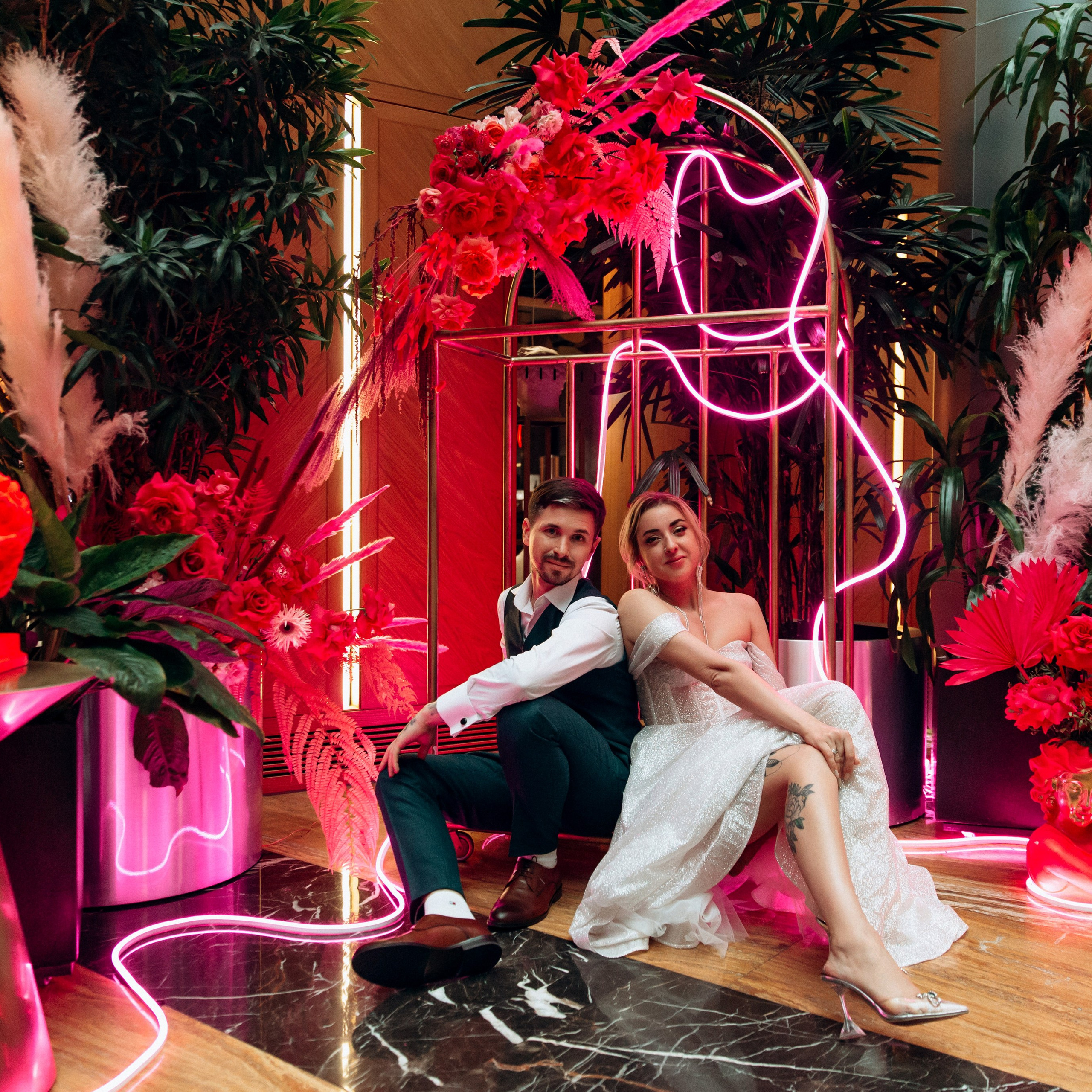 Неоновая свадьба