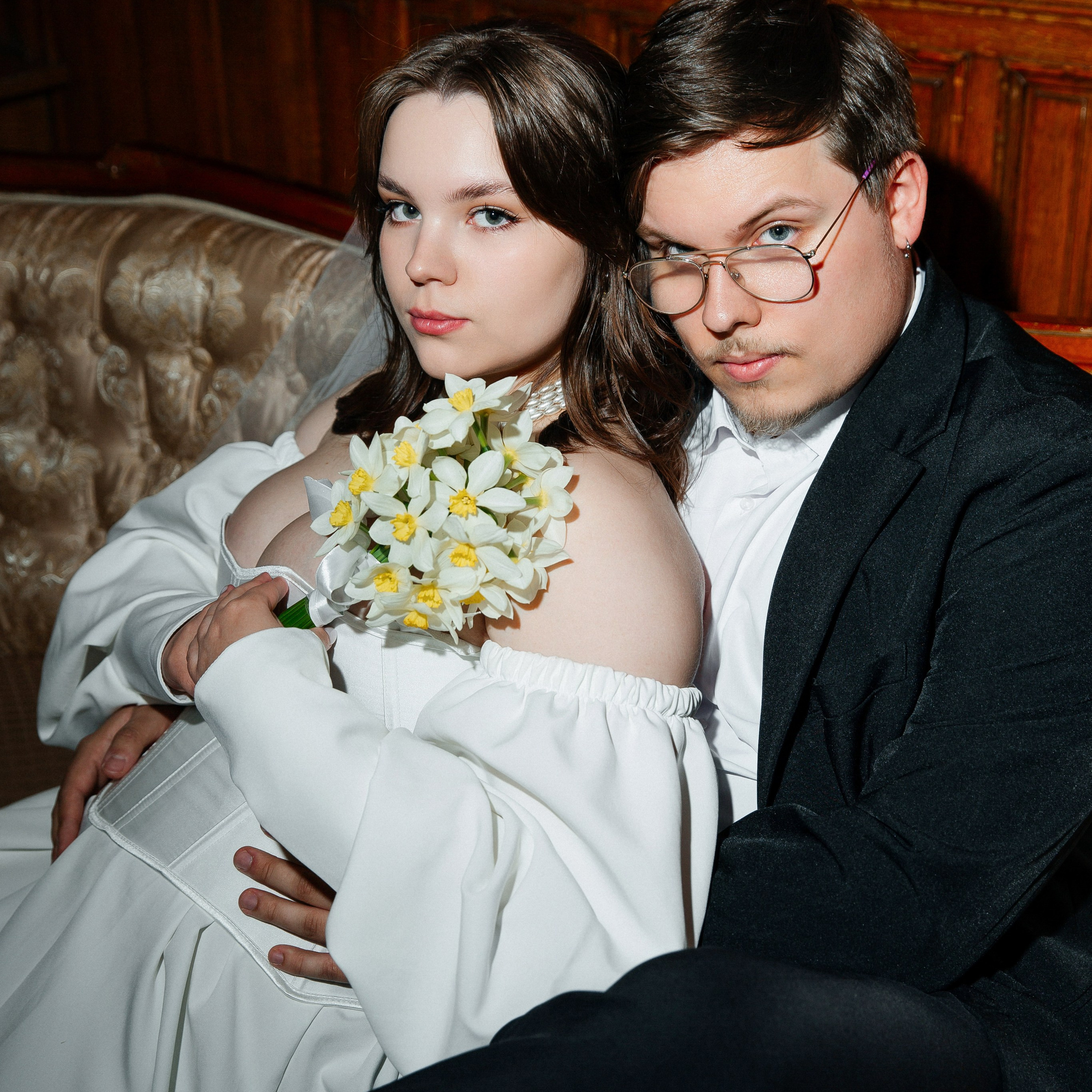 Съемка в отеле и регистрация прохладным майским днем