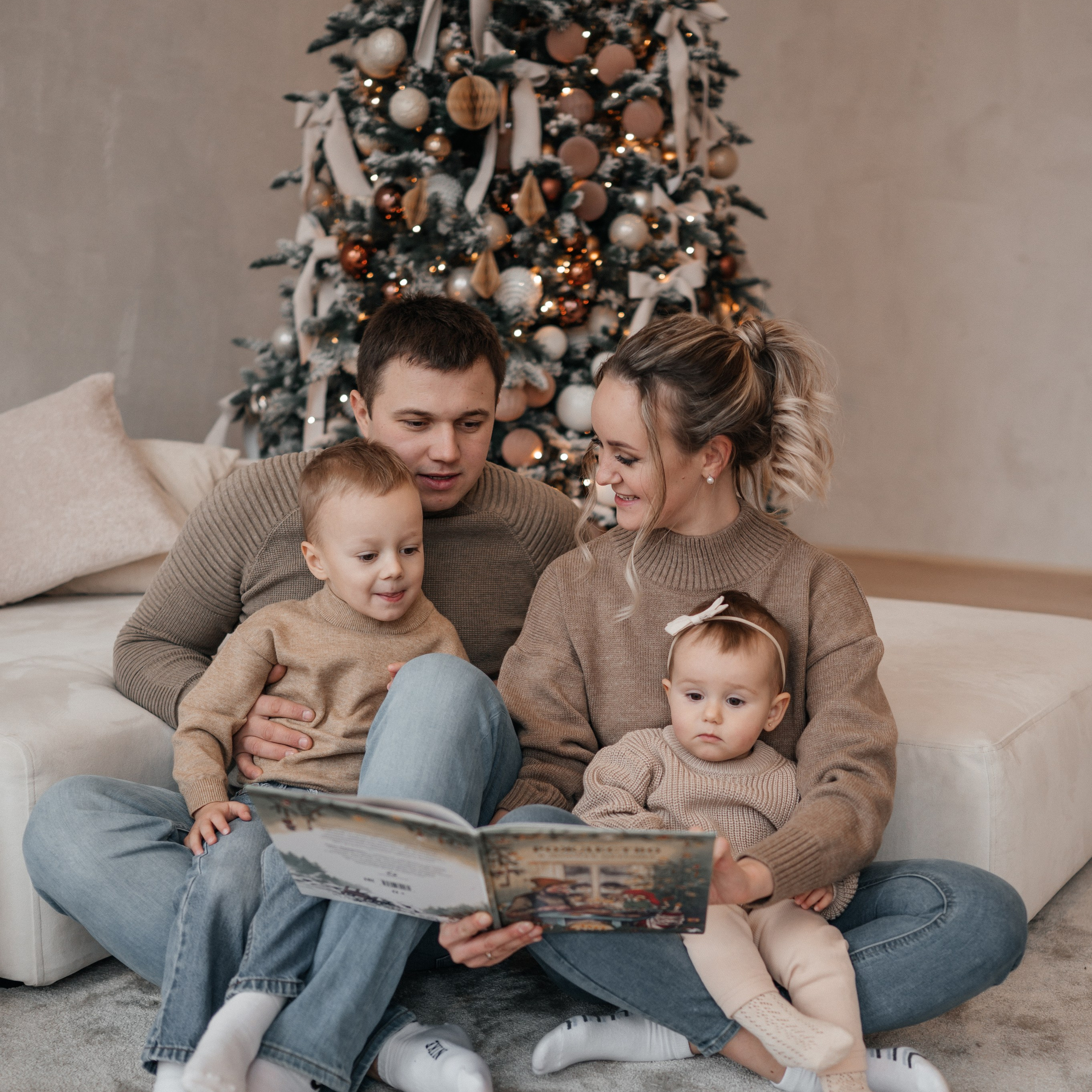 Семейная фотосессия в зале фуджи