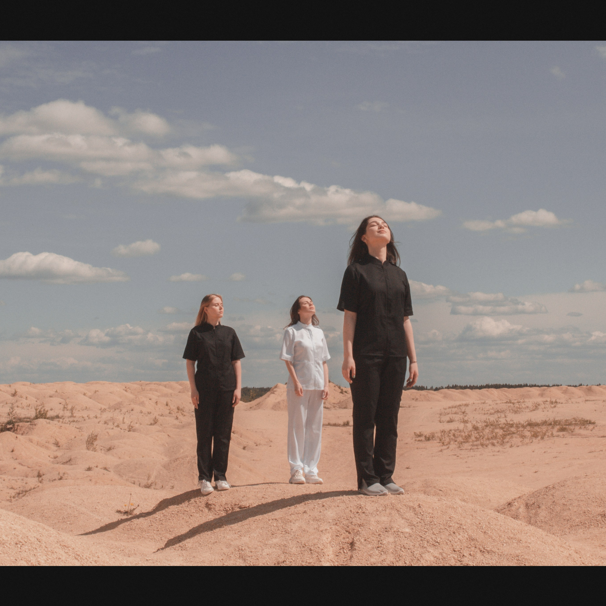 Tezis — медицинская униформа (2022)