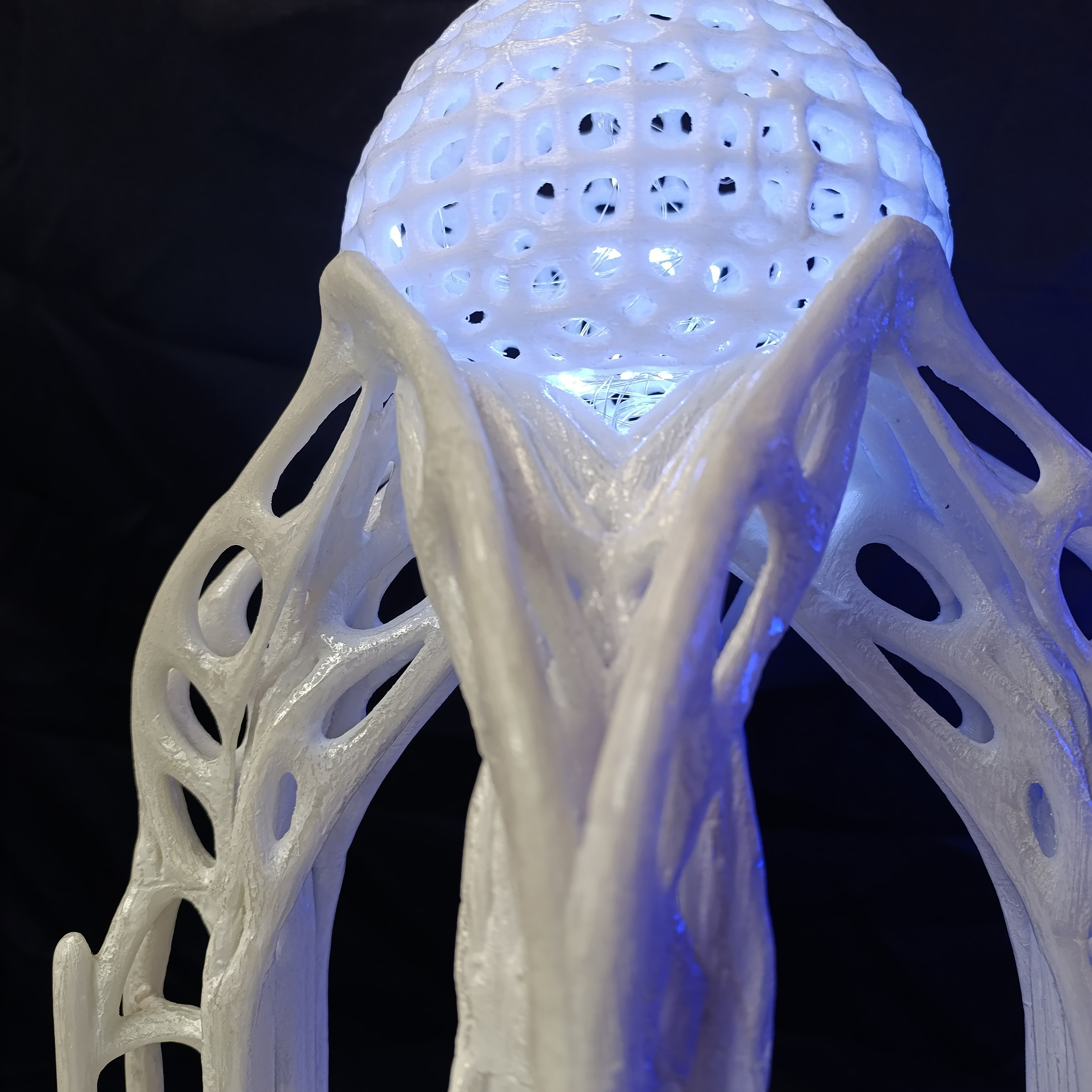 Дыхание берез #100: Объект из переработанного пластика. Саша Малышева ● Художник