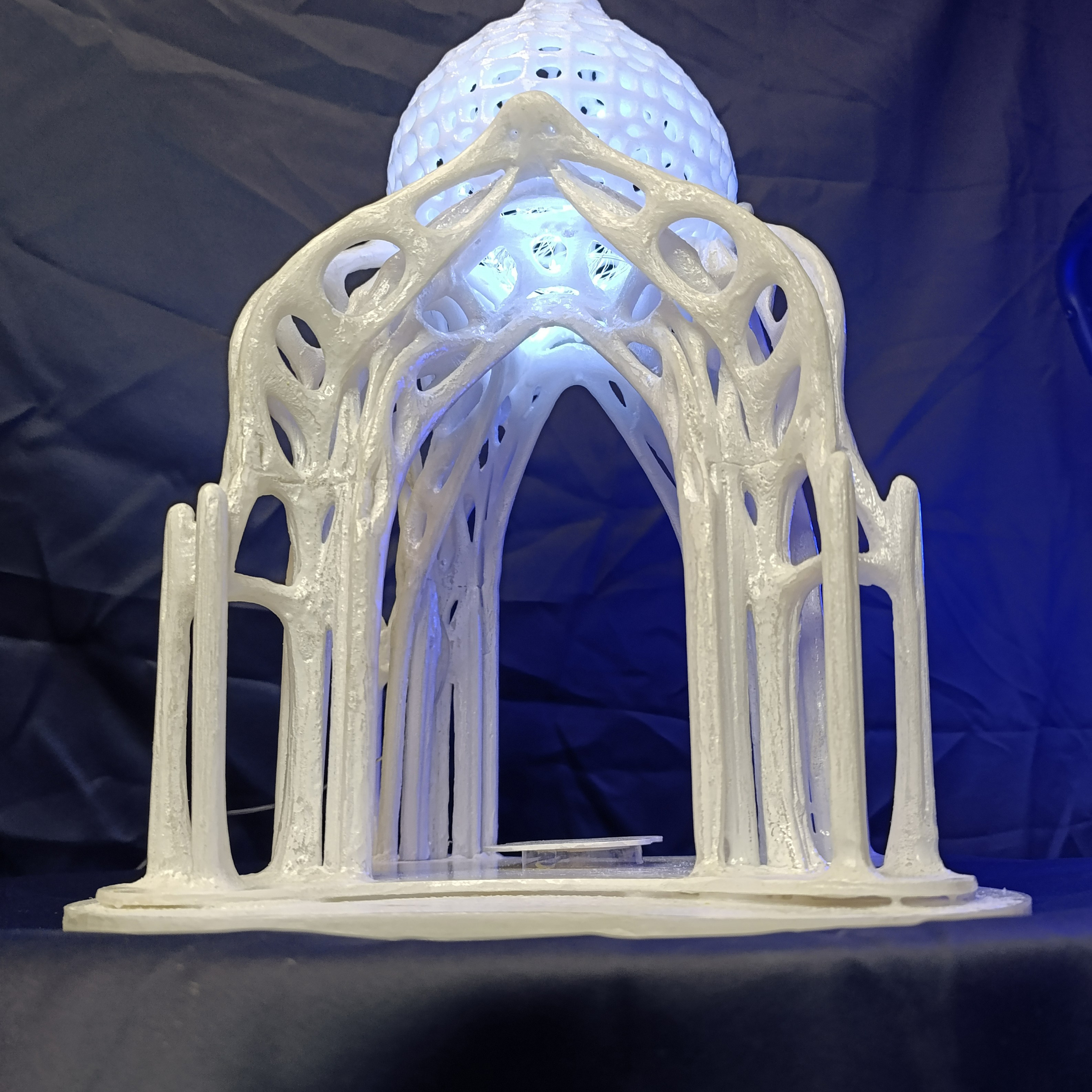 Дыхание берез #100: Объект из переработанного пластика. Саша Малышева ● Художник