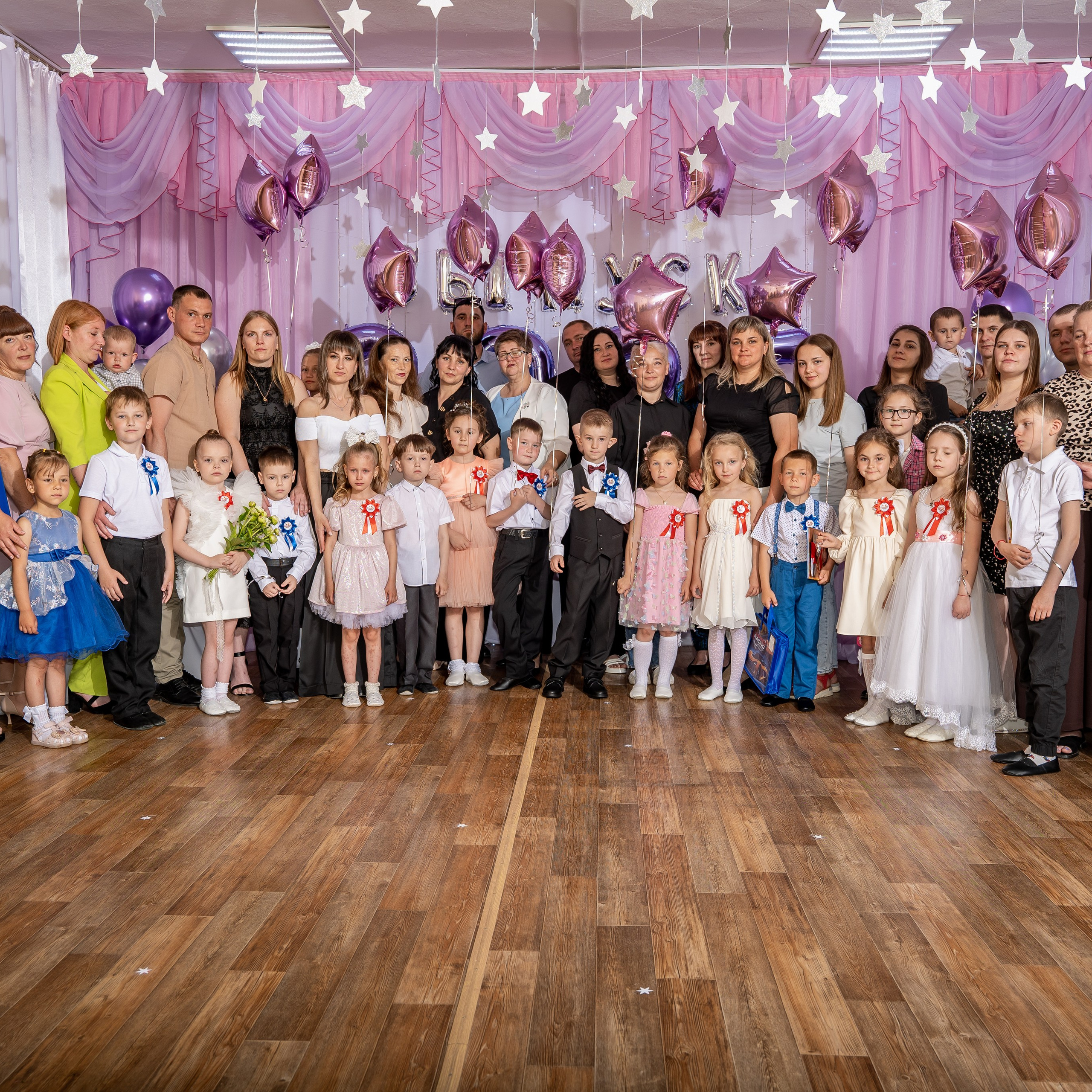 Фотосессия на выпускном утреннике в детсаду 2025. Eewa.ru