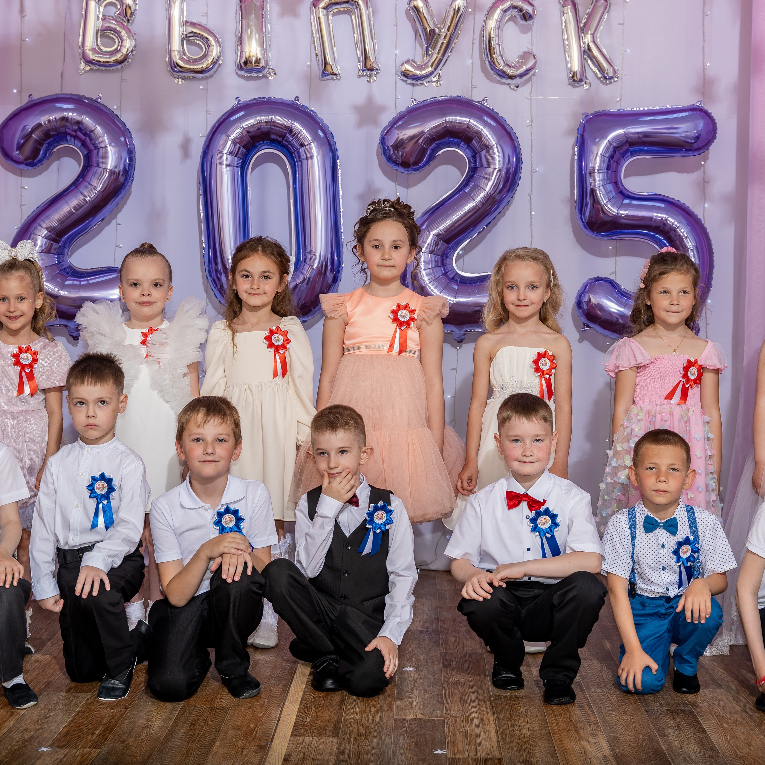 Фотосессия на выпускном утреннике в детсаду 2025. Eewa.ru