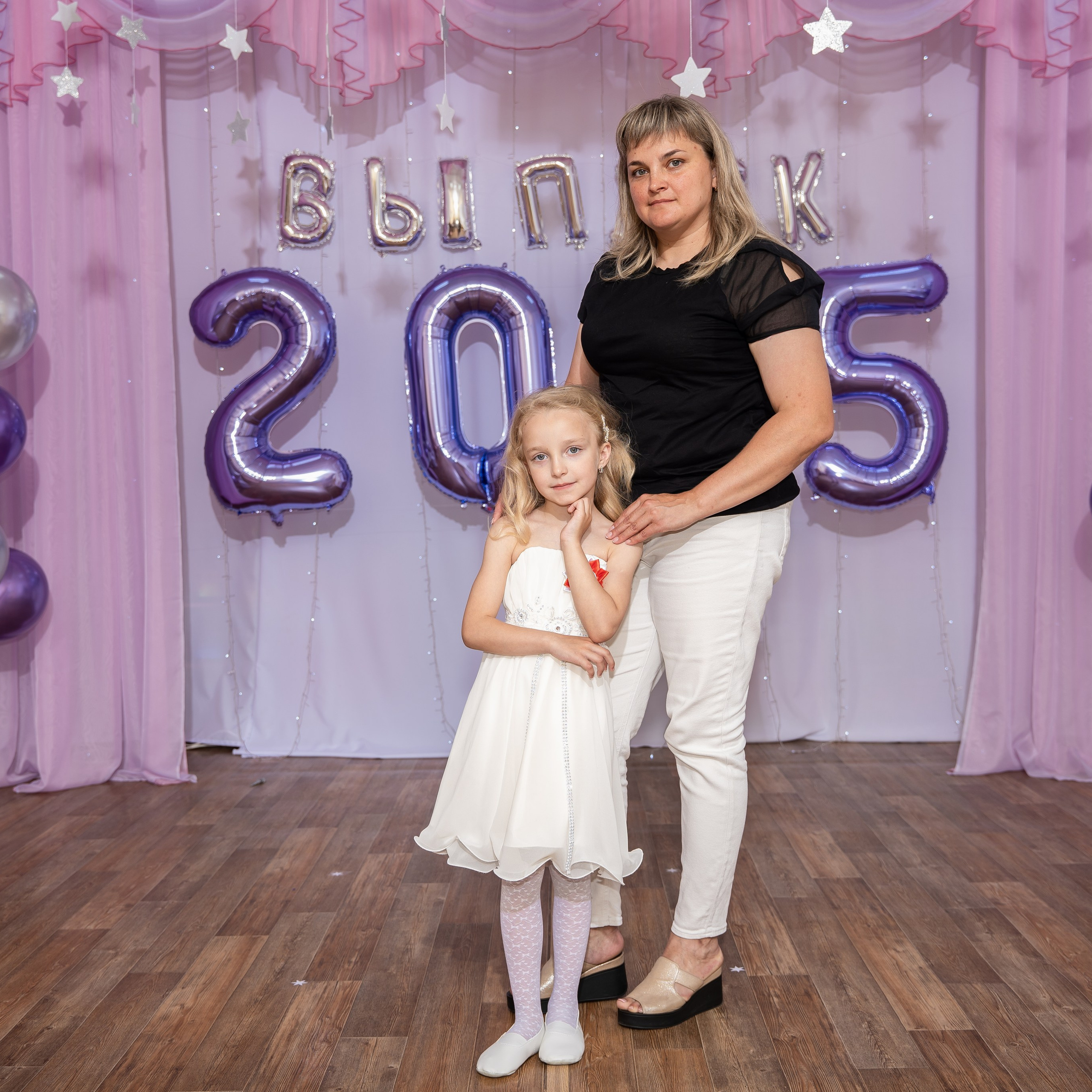 Фотосессия на выпускном утреннике в детсаду 2025. Eewa.ru