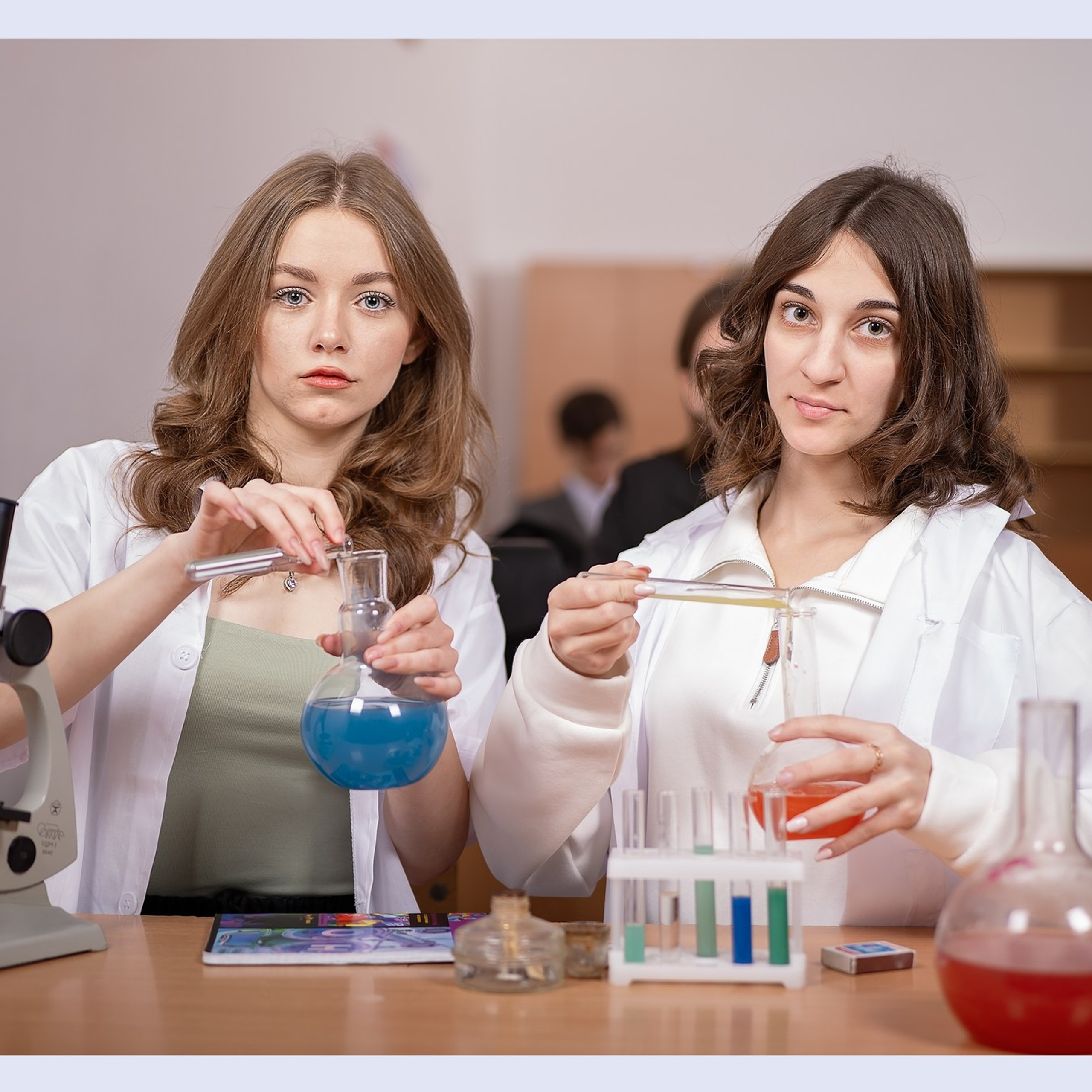 Выпускной альбом СОШ 13 11 класс. Eewa.ru