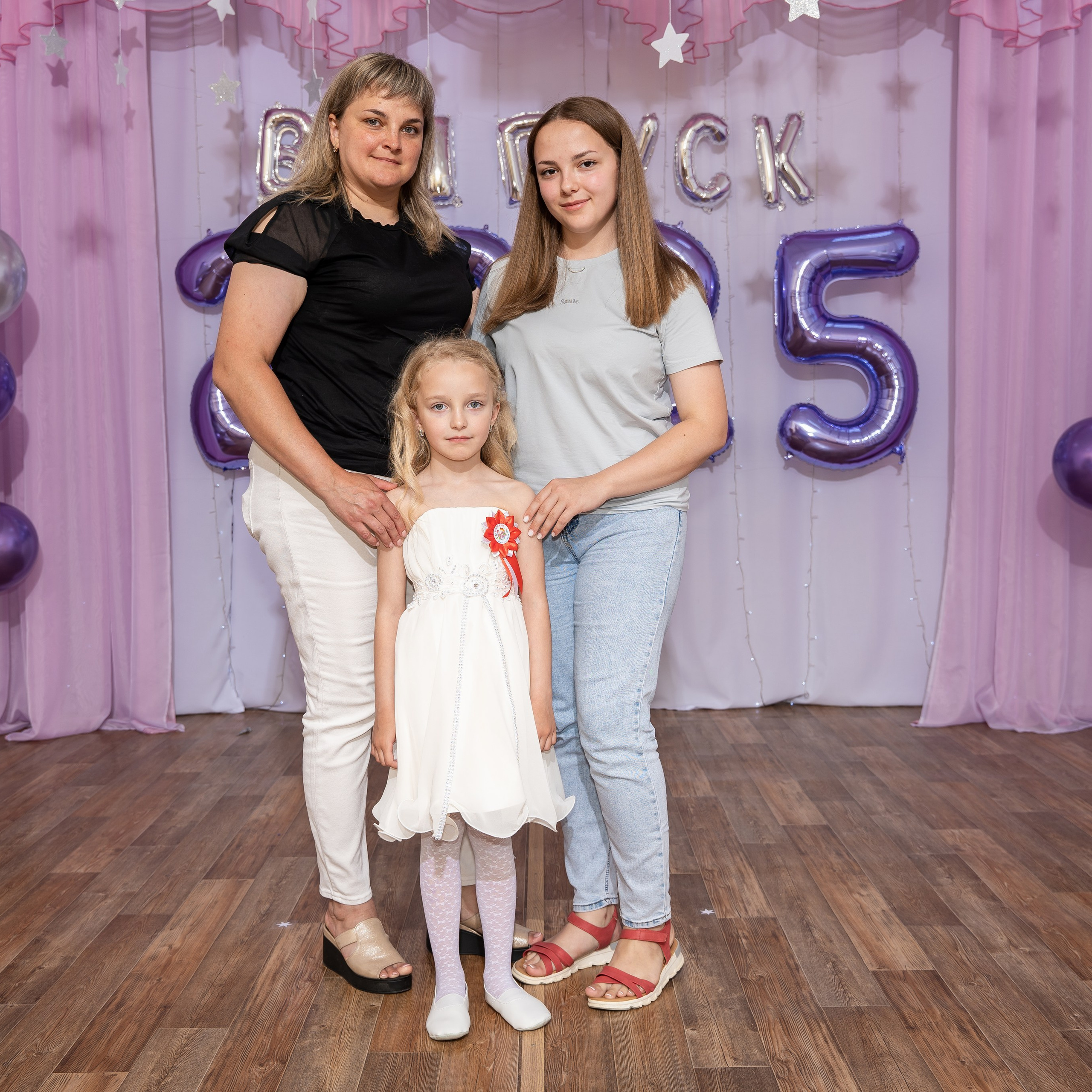 Фотосессия на выпускном утреннике в детсаду 2025. Eewa.ru