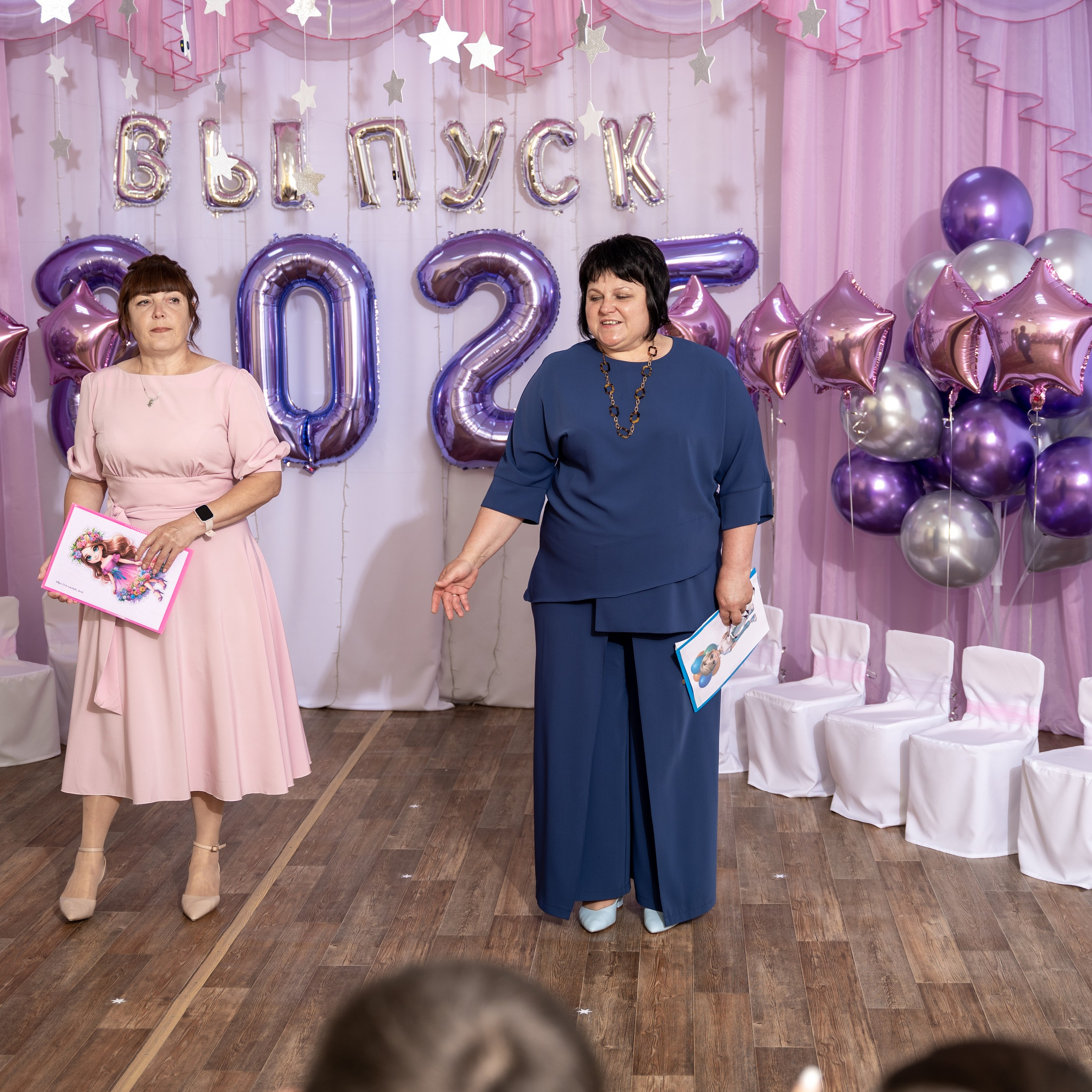 Фотосессия на выпускном утреннике в детсаду 2025. Eewa.ru