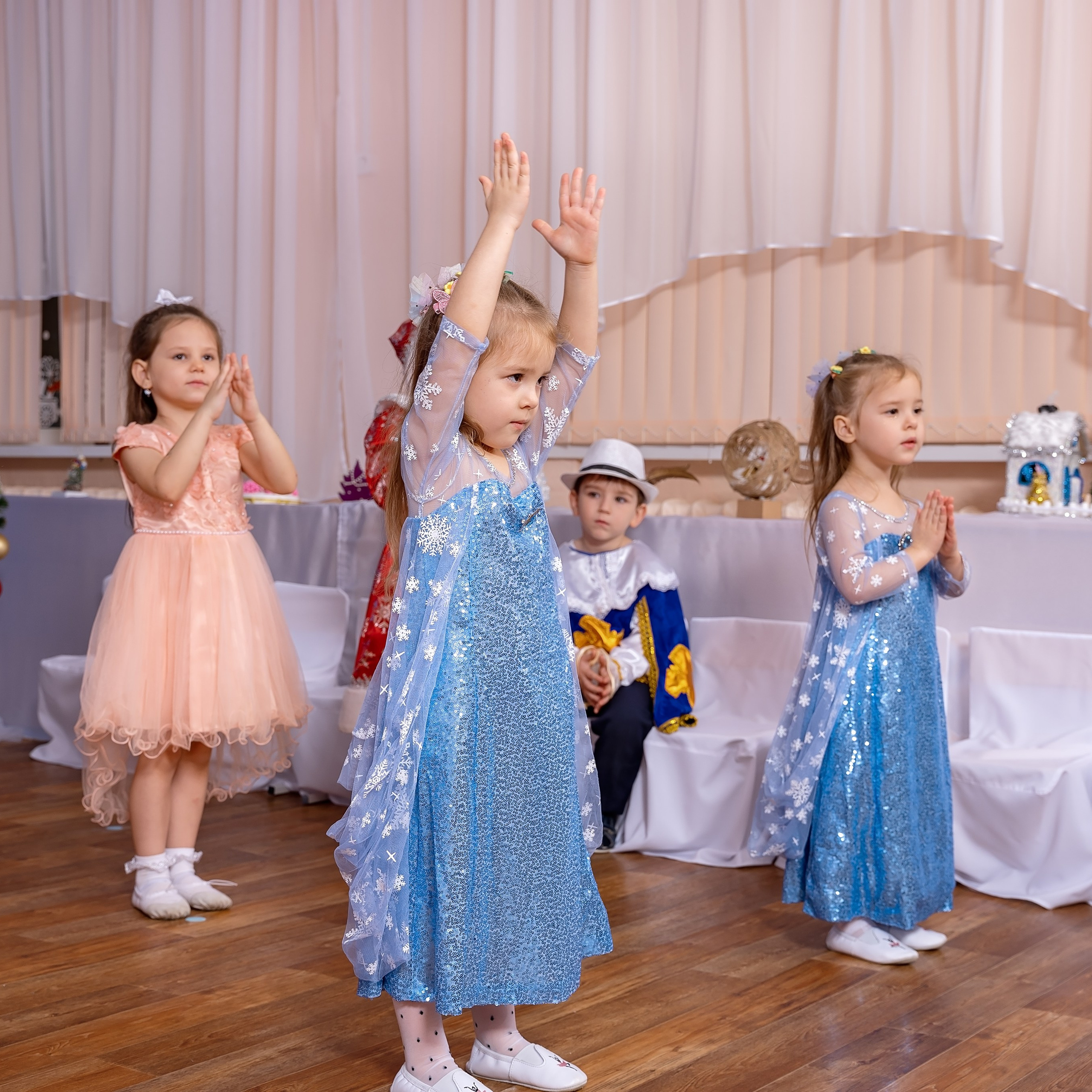 Новогодние фотографии детский сад. Eewa.ru