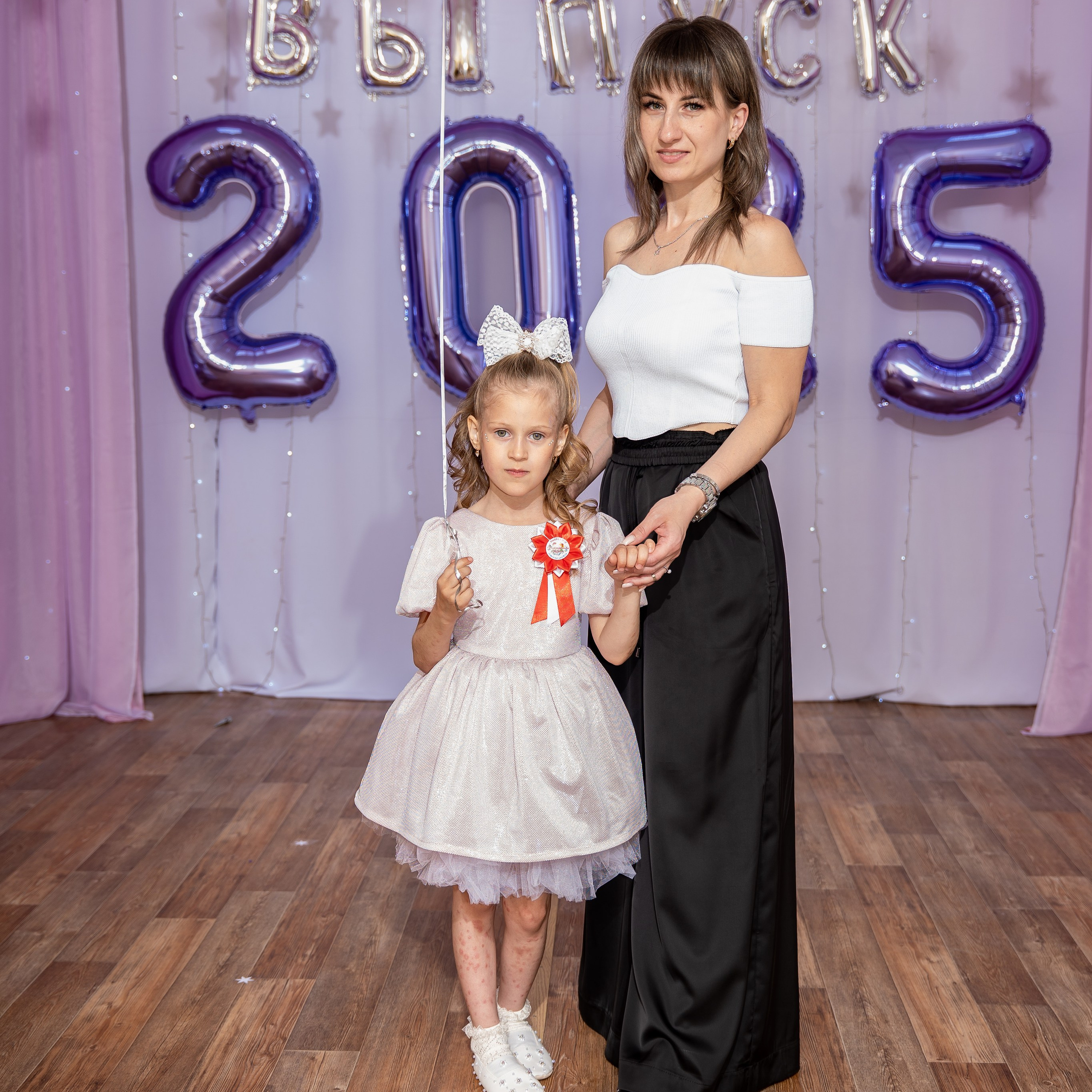 Фотосессия на выпускном утреннике в детсаду 2025. Eewa.ru