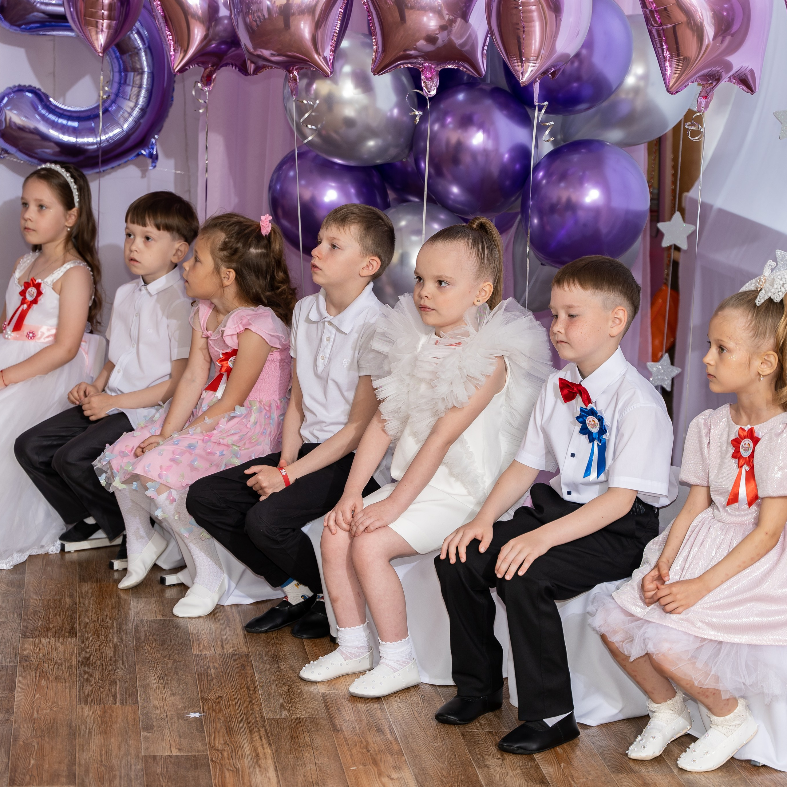 Фотосессия на выпускном утреннике в детсаду 2025. Eewa.ru