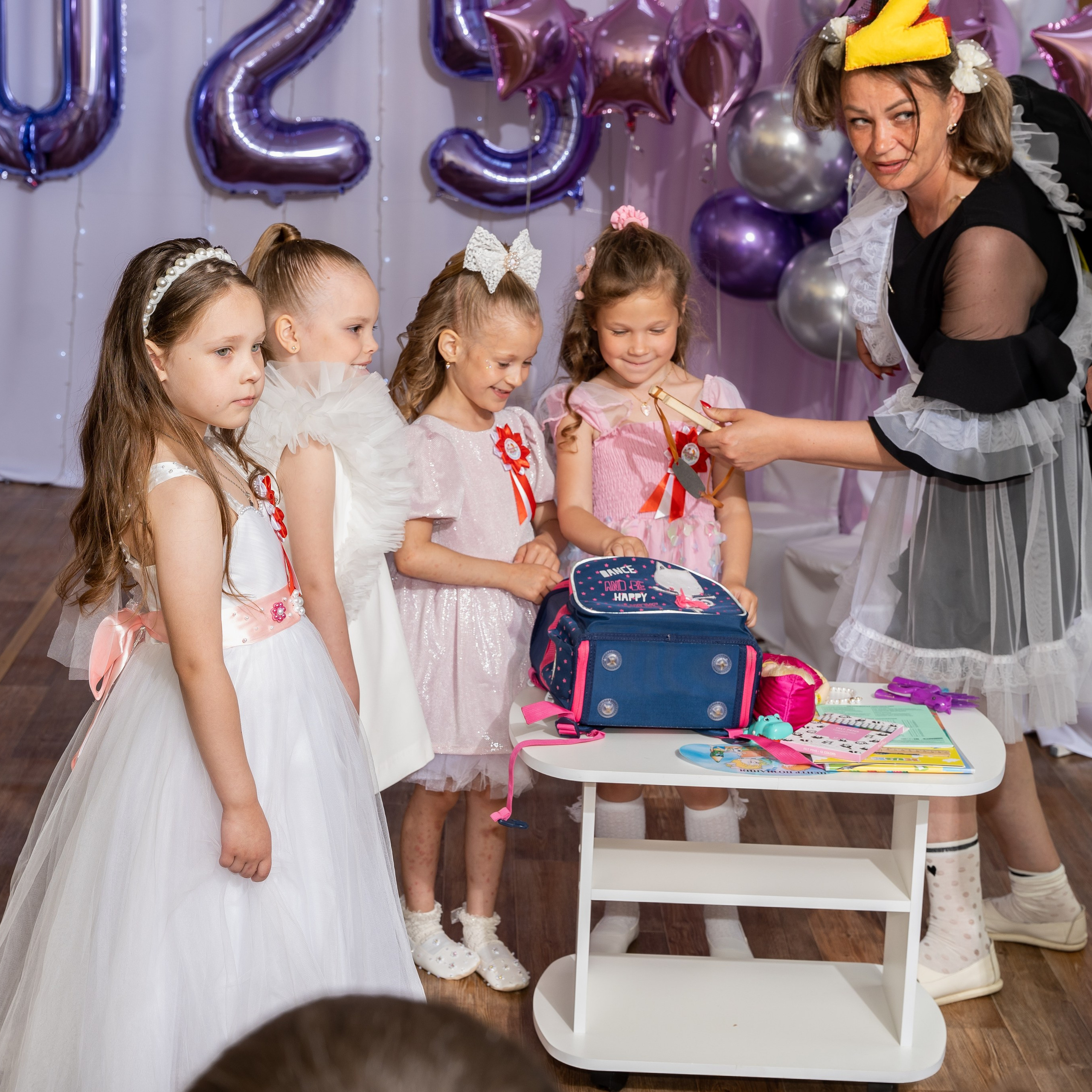 Фотосессия на выпускном утреннике в детсаду 2025. Eewa.ru