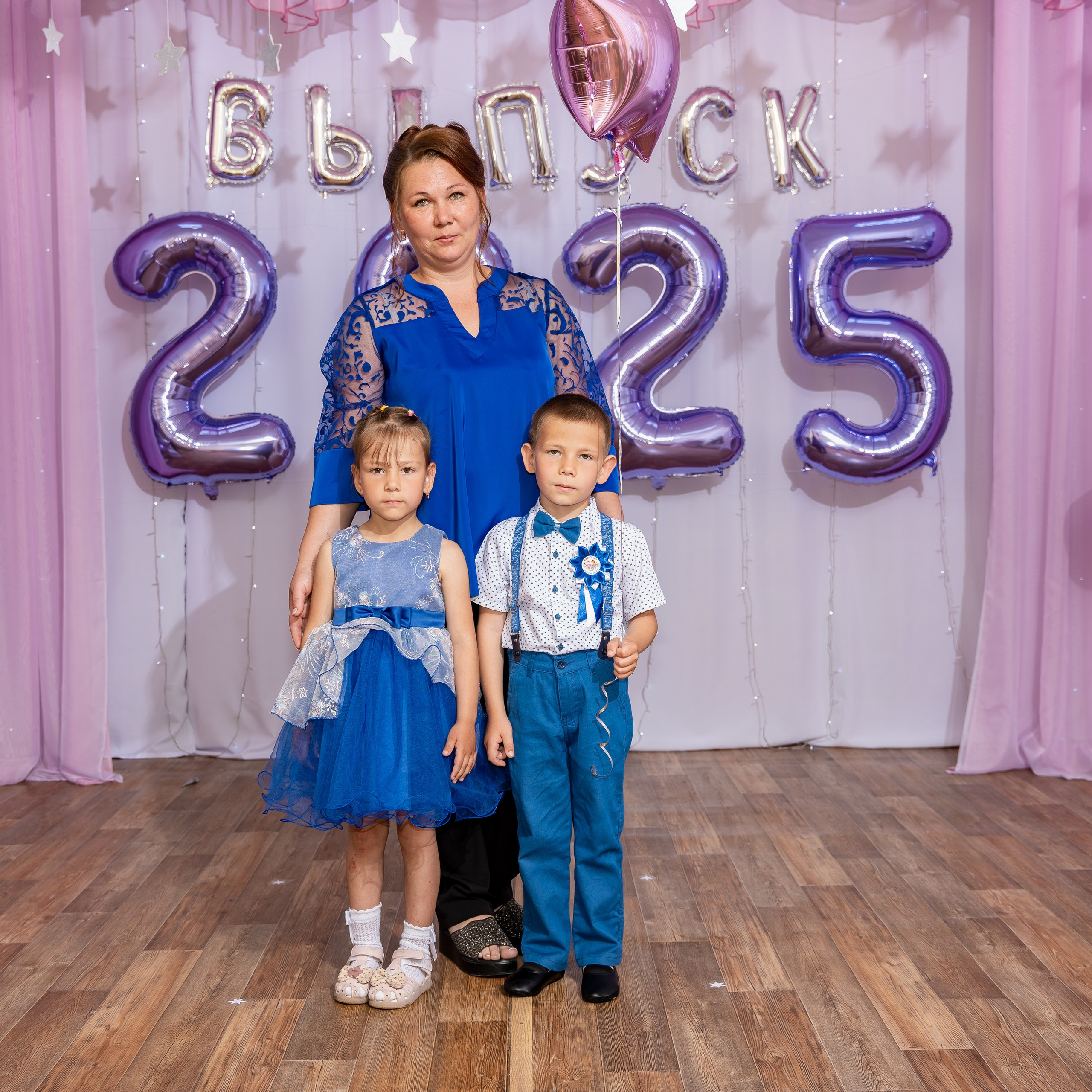 Фотосессия на выпускном утреннике в детсаду 2025. Eewa.ru