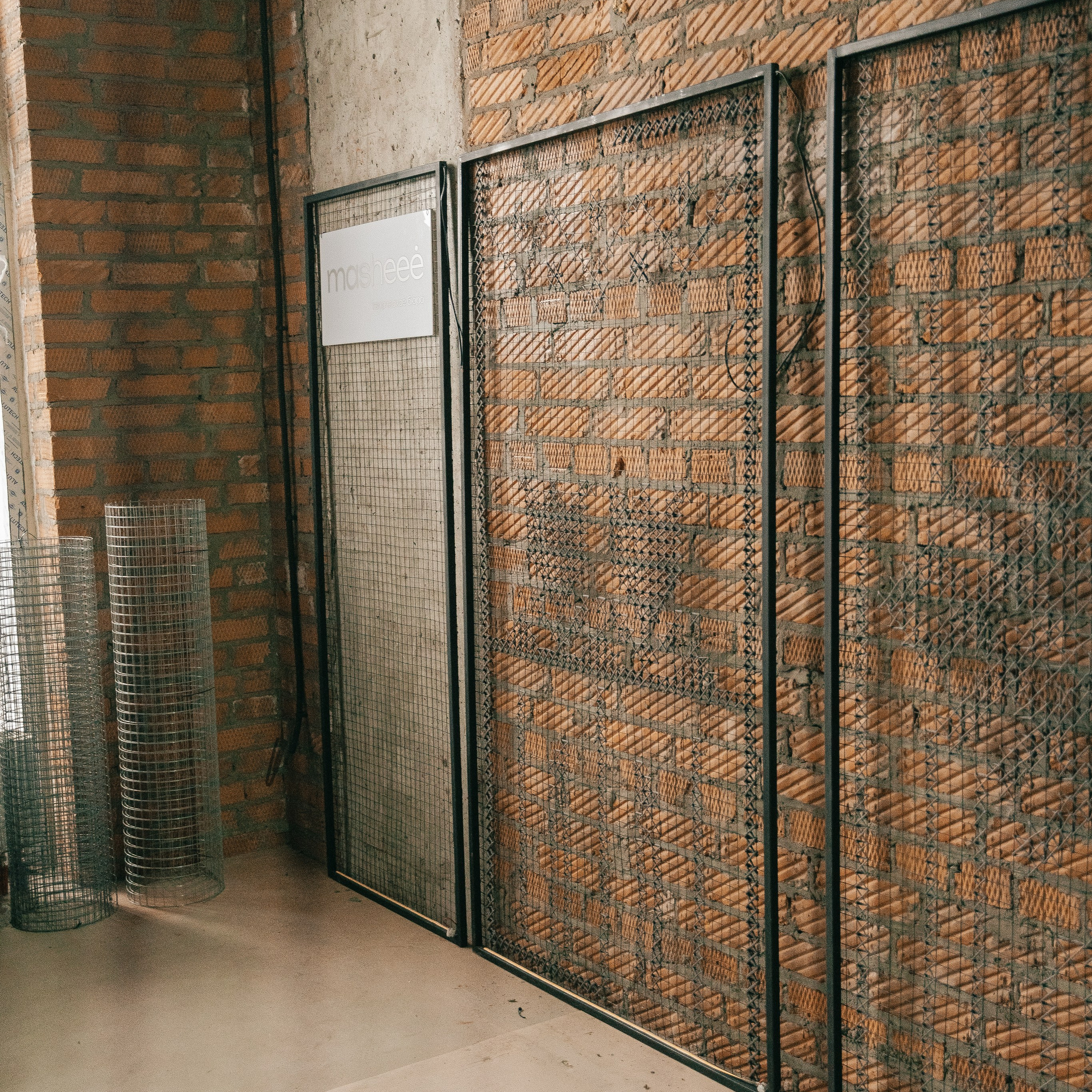 Коллекция «За фасадом» — текстильные панно в технике вышивка крестиком и гладью на строительной сетке