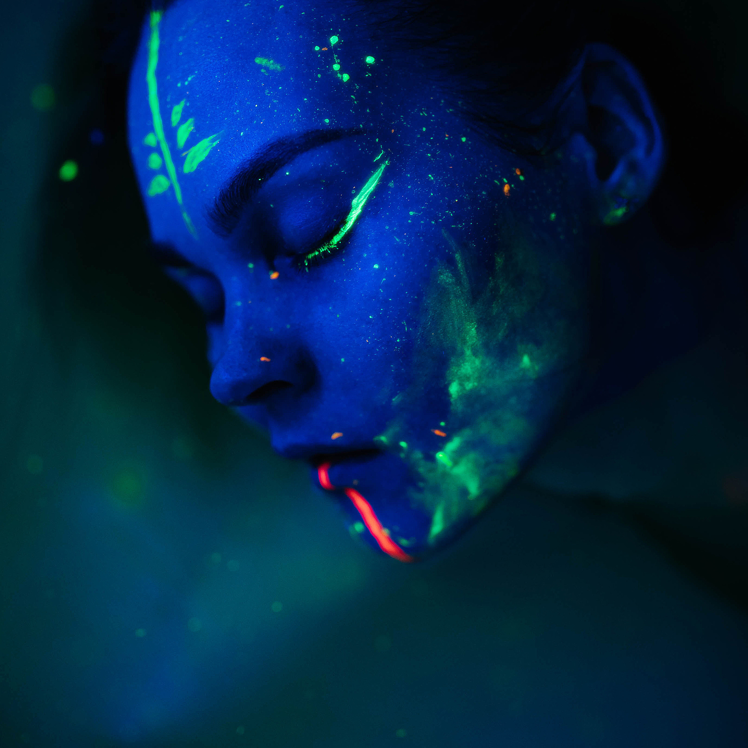 Съемки со светящимися красками