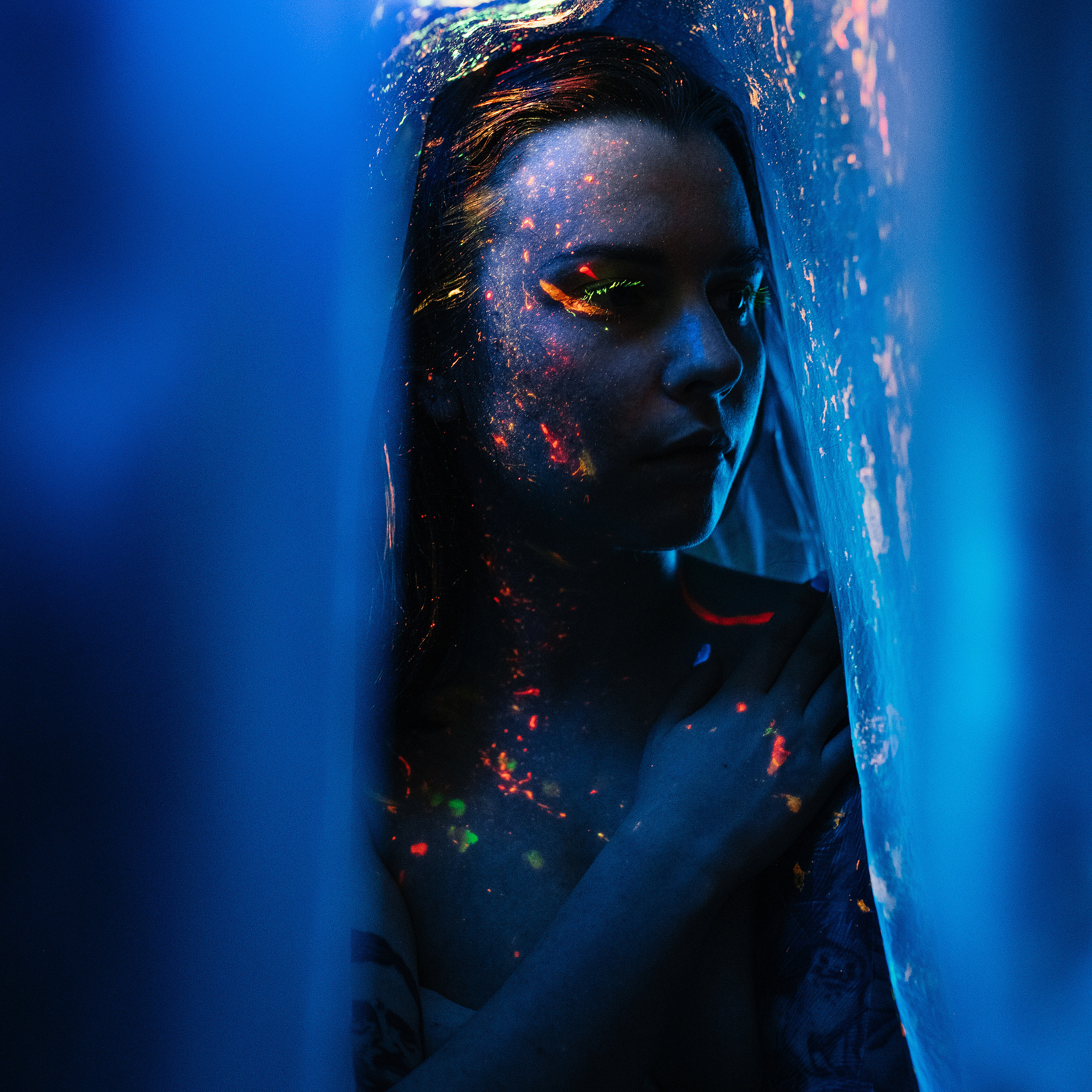 Съемка со светящимися красками