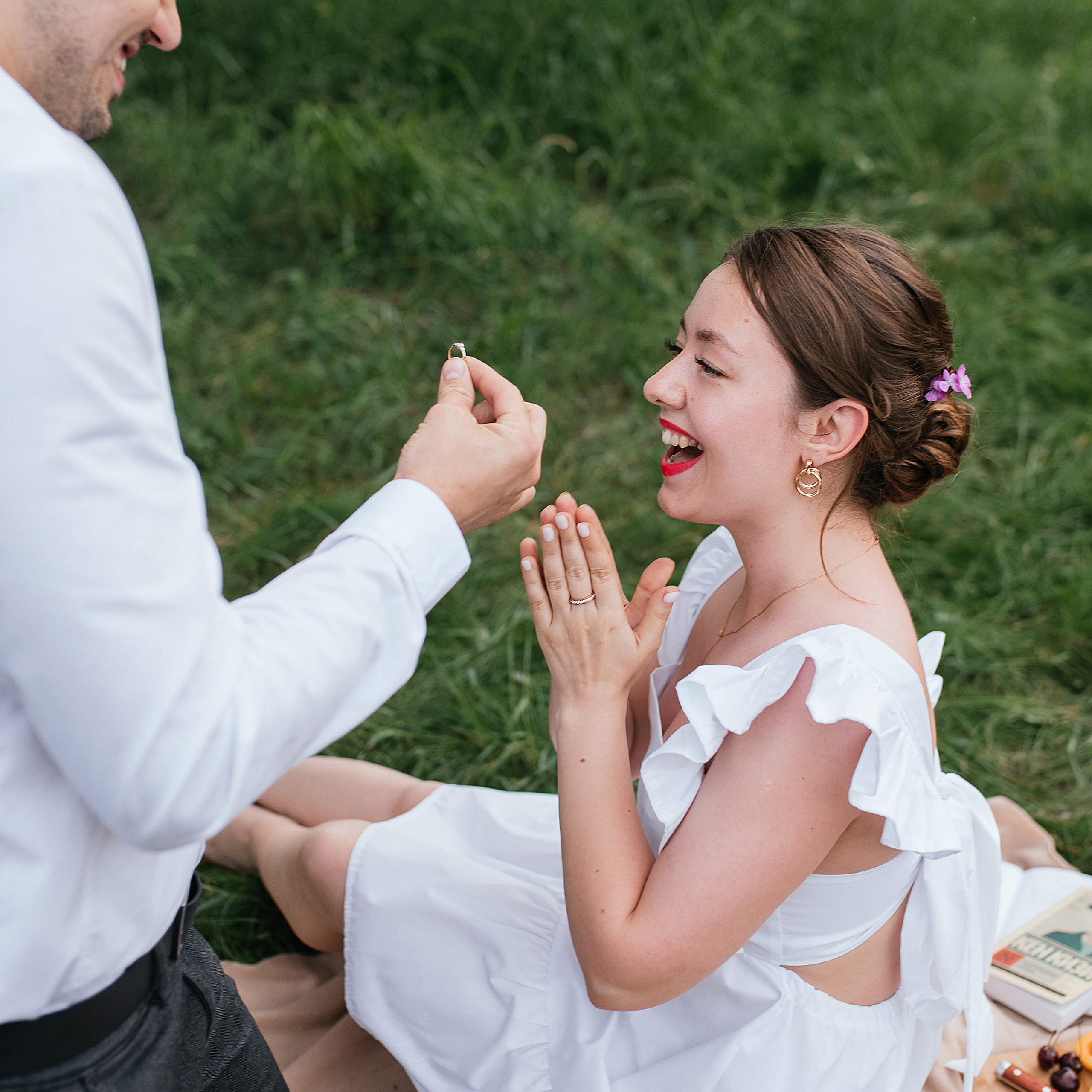 Она сказала «Да!»