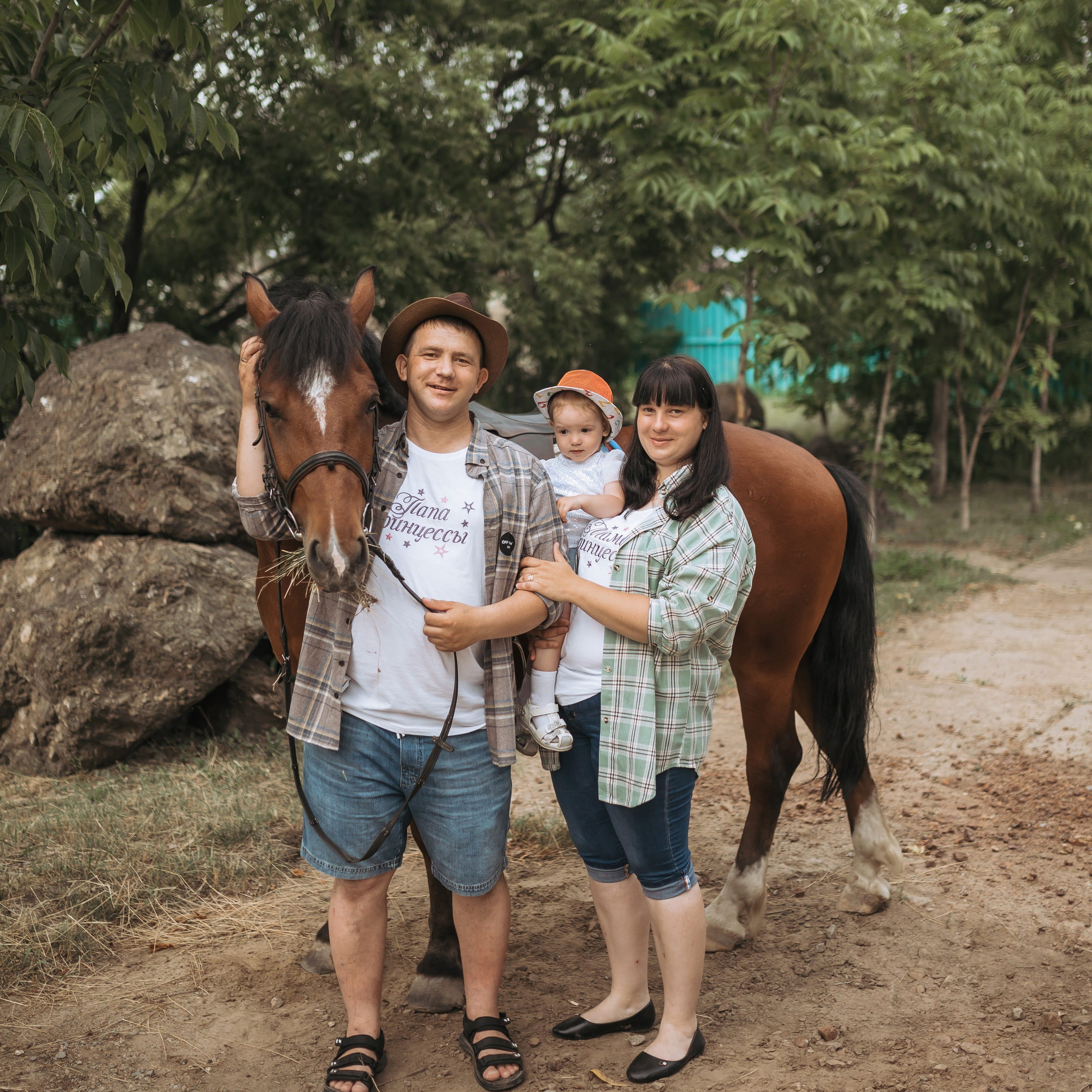 Семейная фотосессия с лошадью. Женский фотограф в Хабаровске
