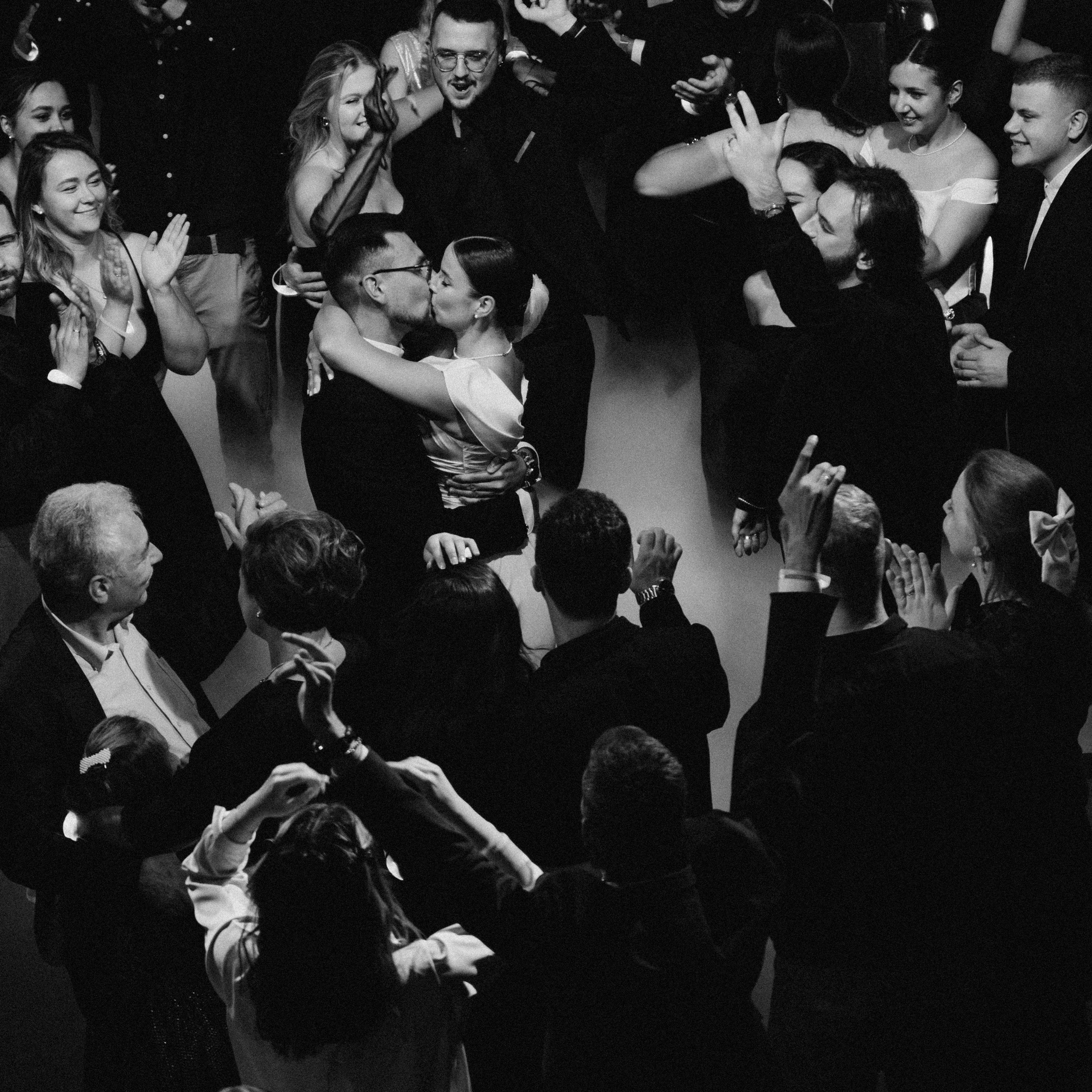 Любовь под высоким напряжением / 2025