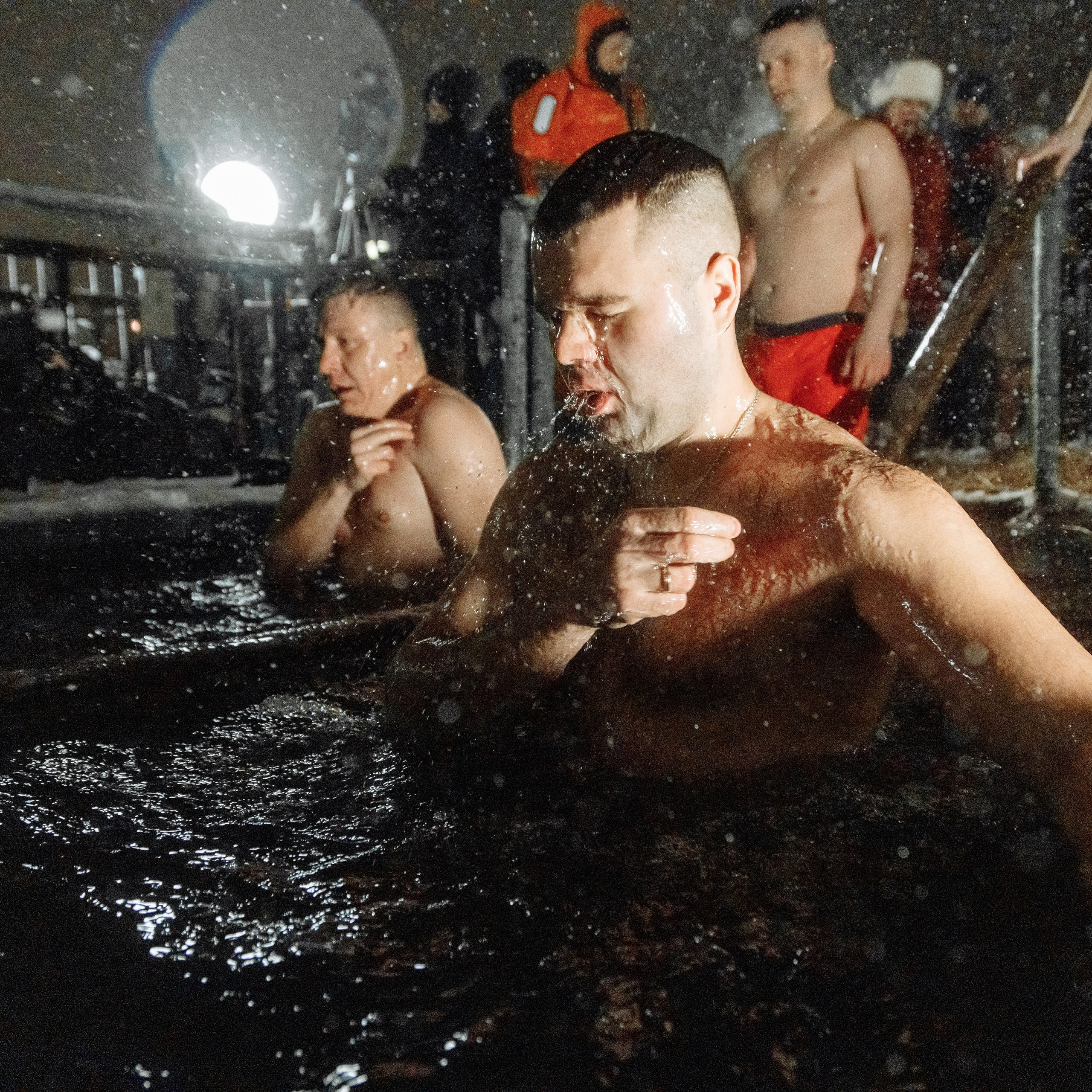 Крещенские купания в Останкино. Фотограф Борис Грибанов