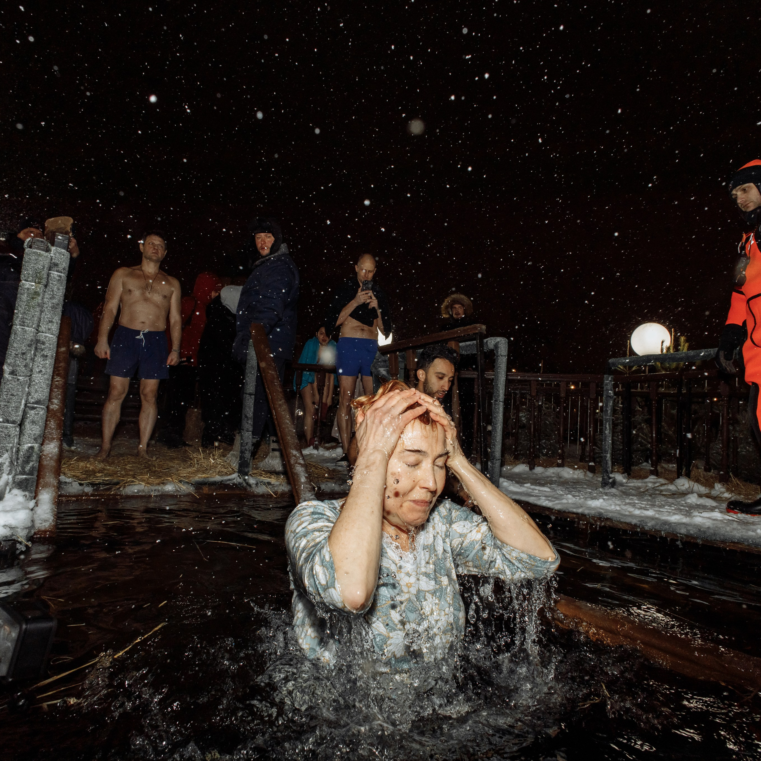 Крещенские купания в Останкино. Фотограф Борис Грибанов