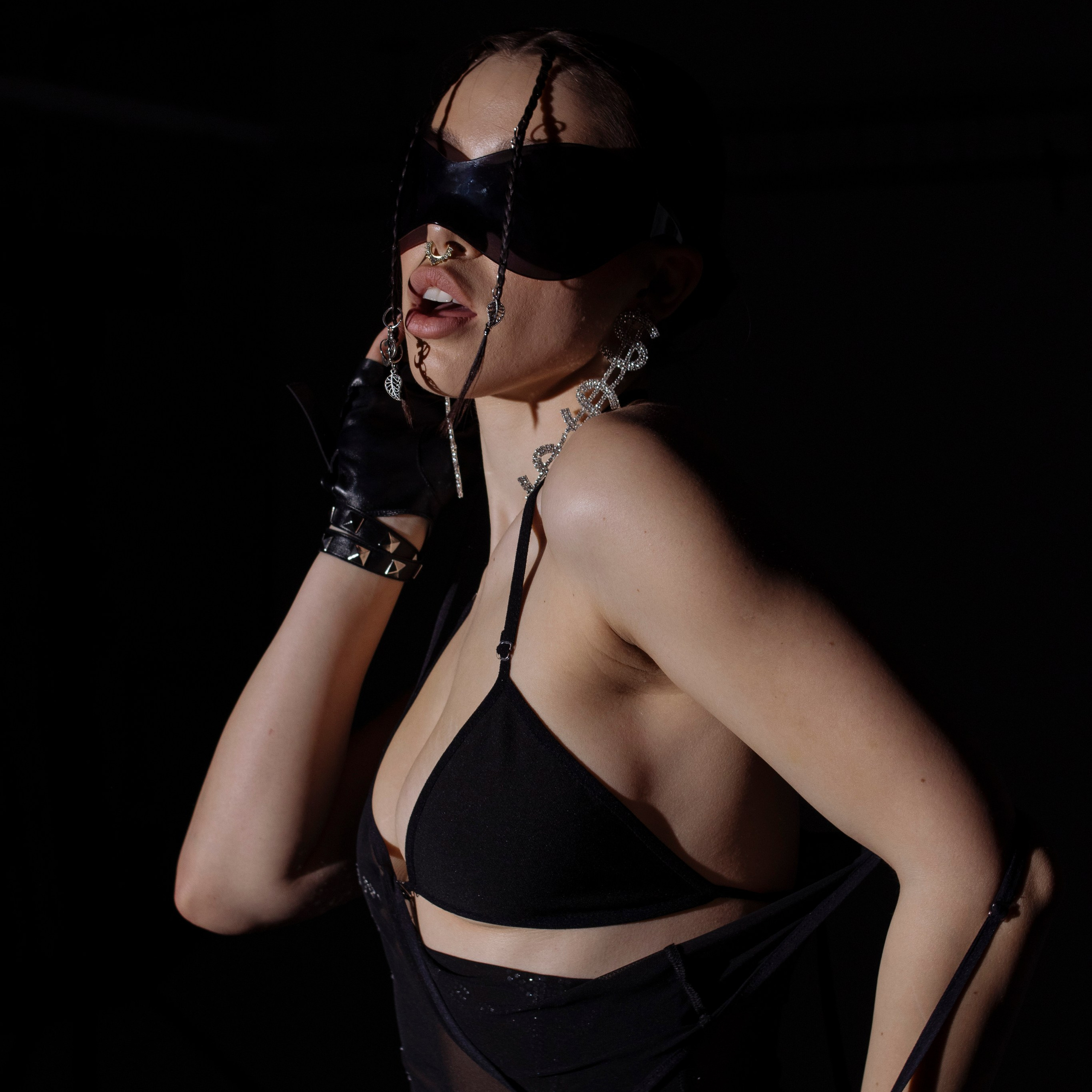 Я — фотограф, который помогает запечатлеть самые важные моменты вашей жизни!