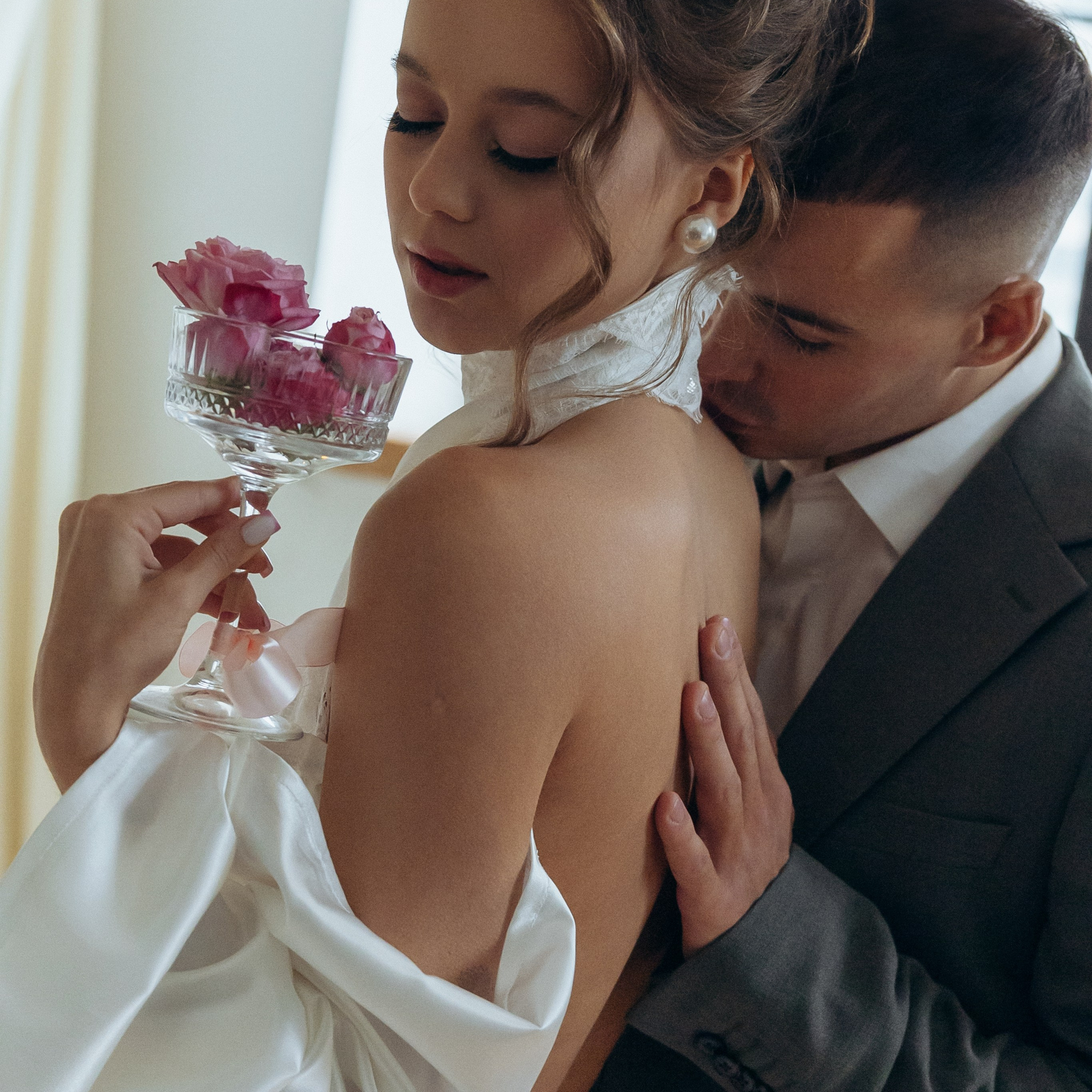 На горошине