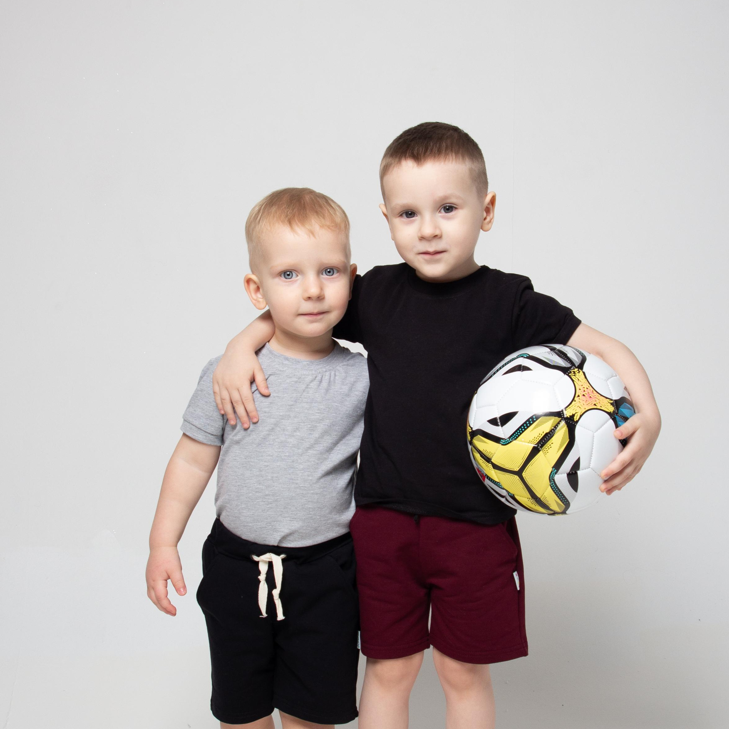 Съёмка детских комплектов в студии (мальчики)