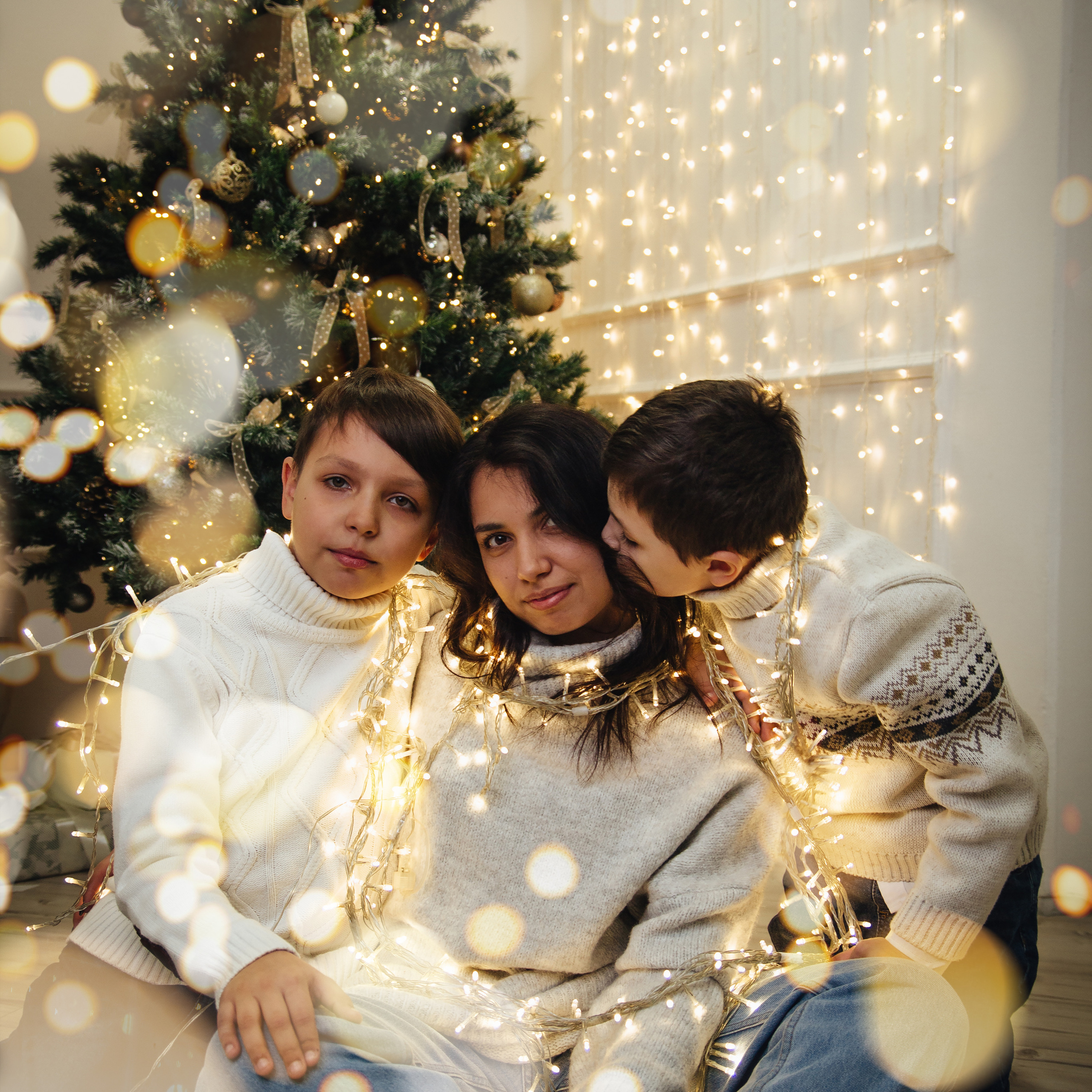 Два сыночка и лапочка-дочка). Новогодняя в студии.