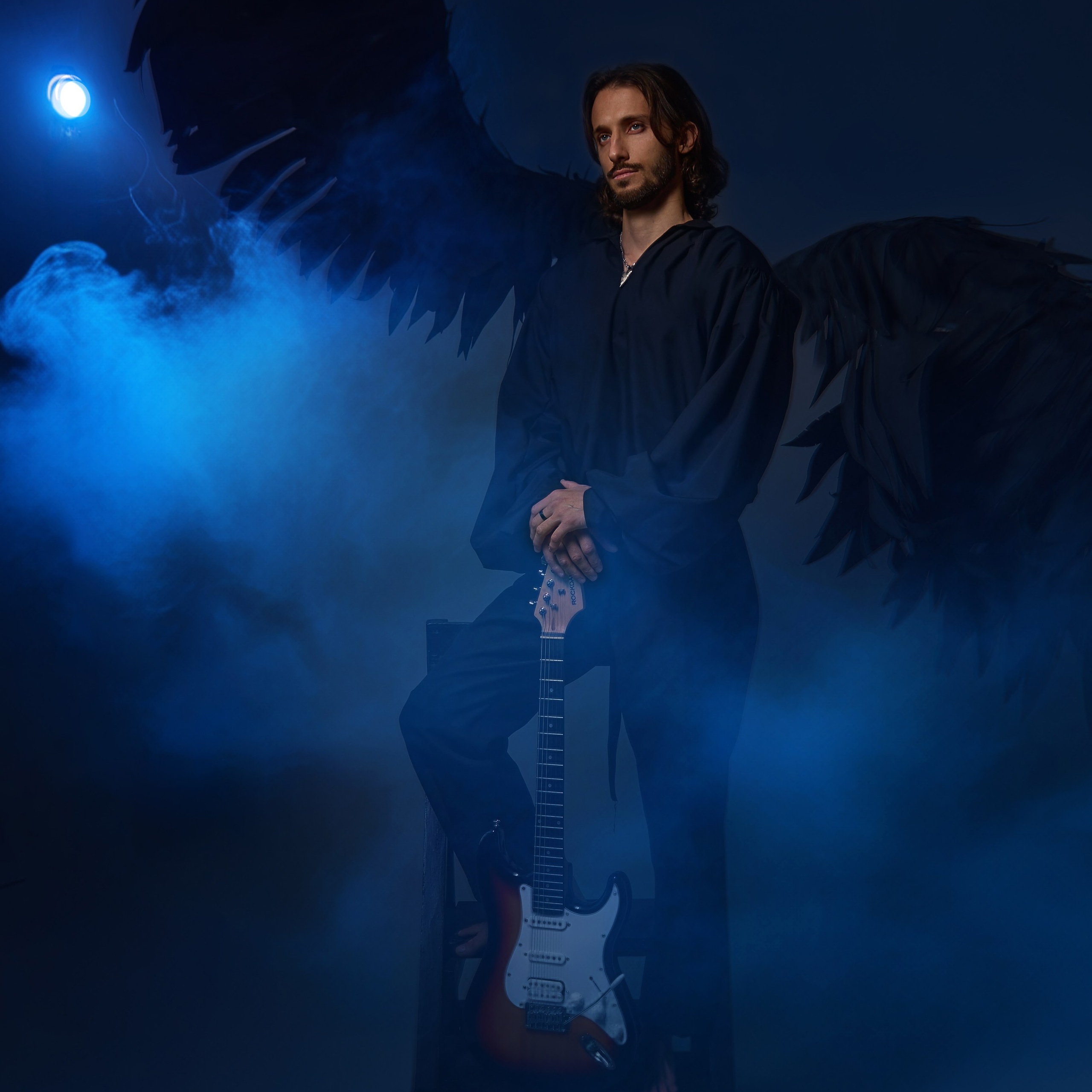 Певец Эмир Сулейманов