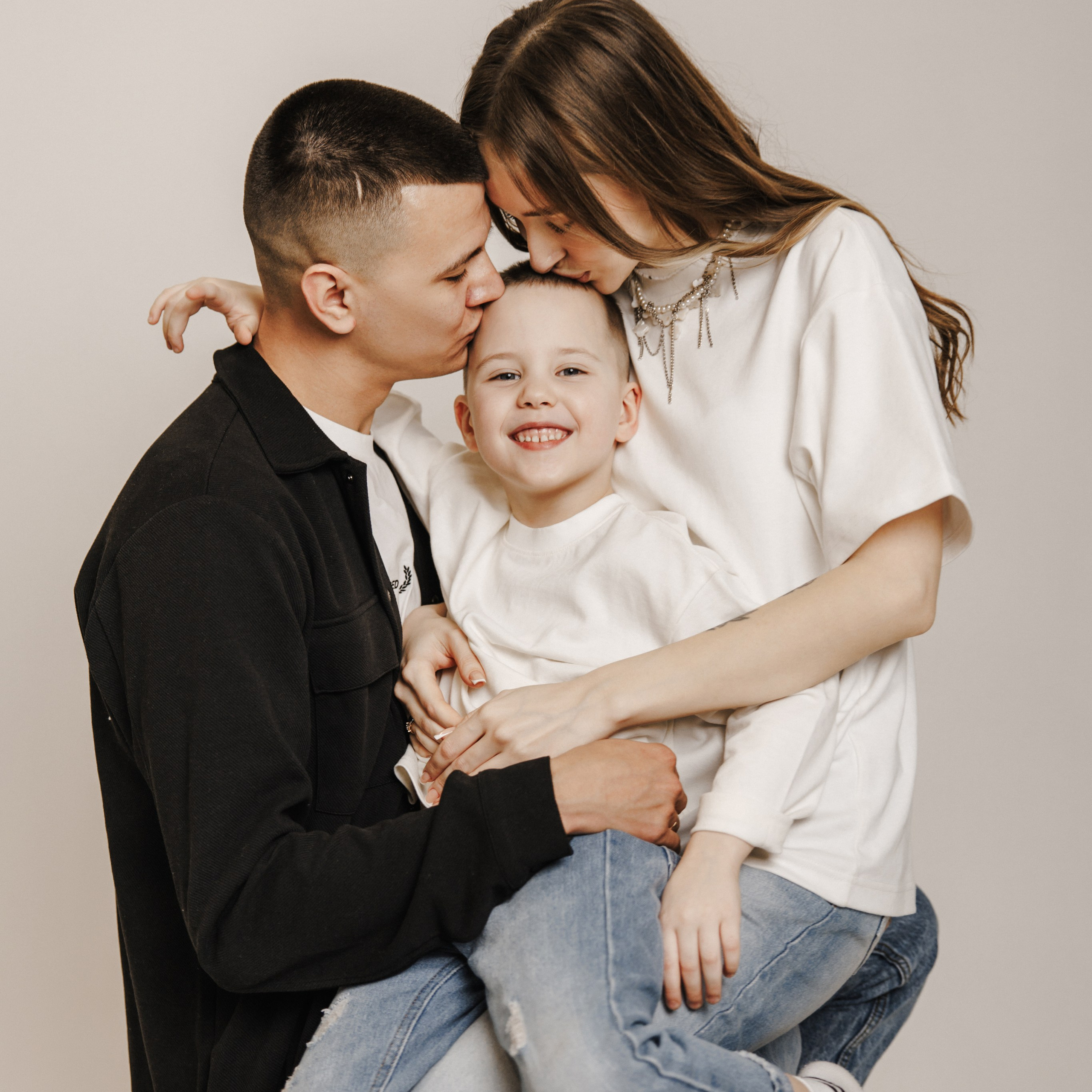 Саша, Вера и&nbsp;Леон