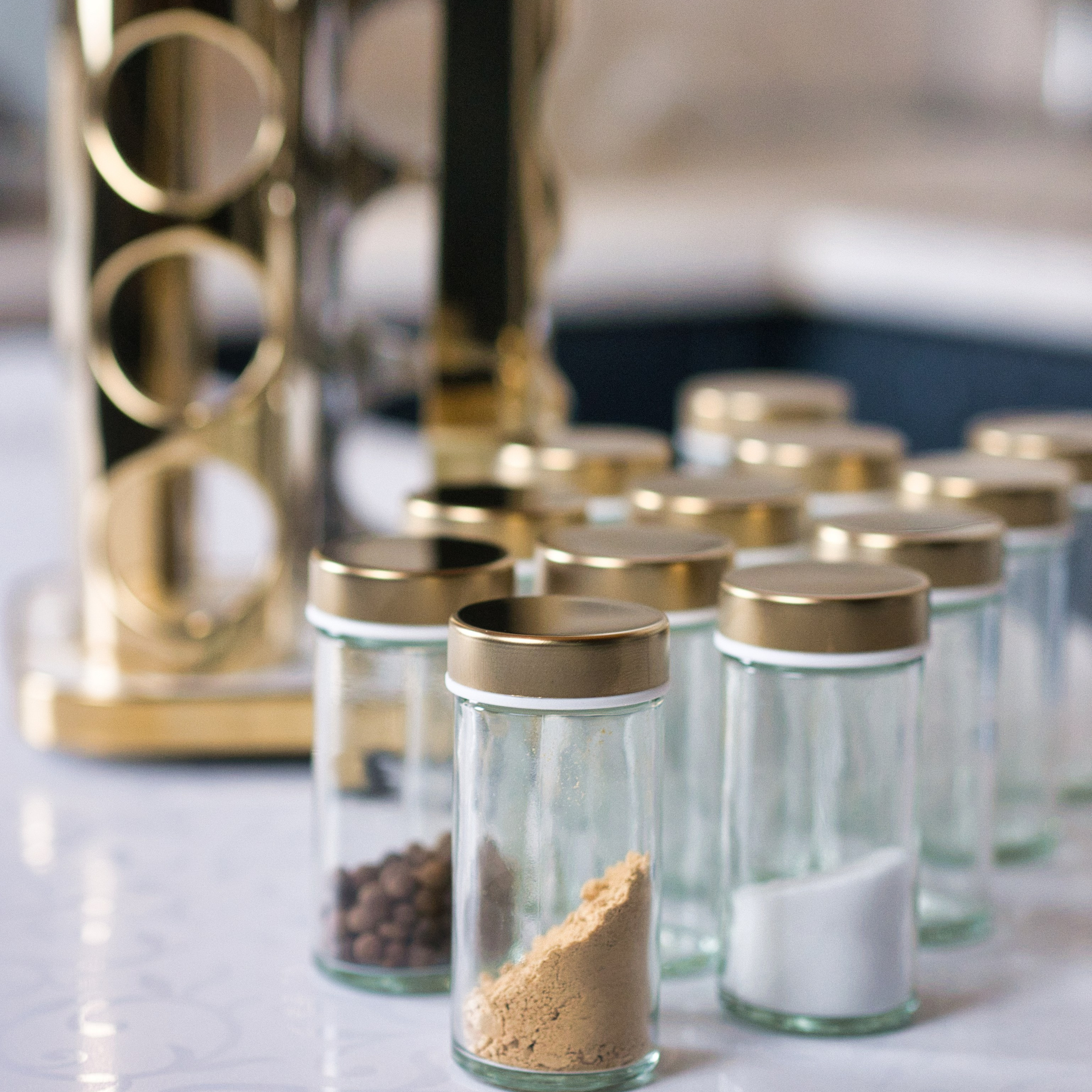 Бутылки и специи