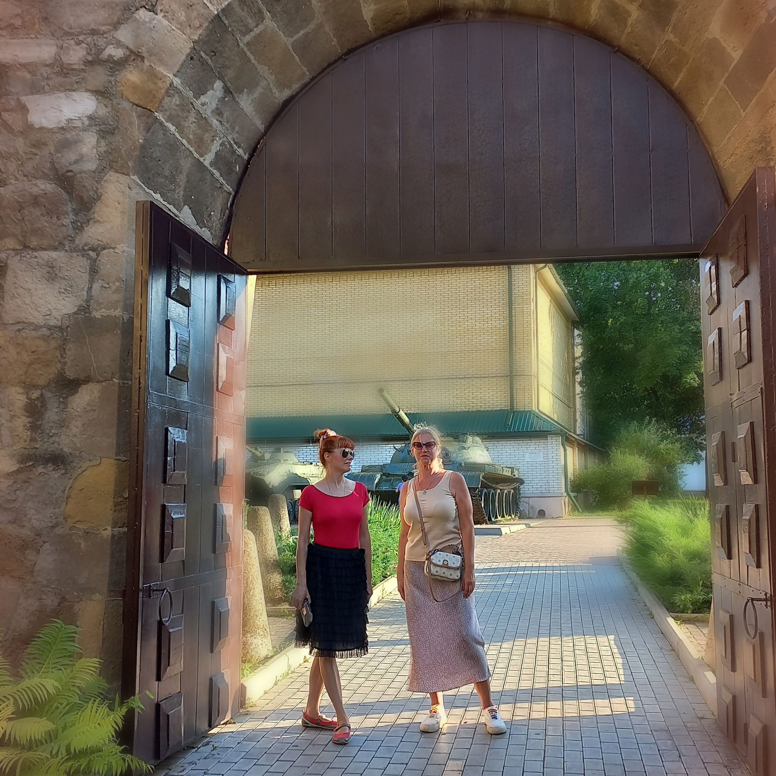 Музей Крепость. Кисловодск. Светлана Фатьянова и Анна Китина-Фатьянова на экскурсии.