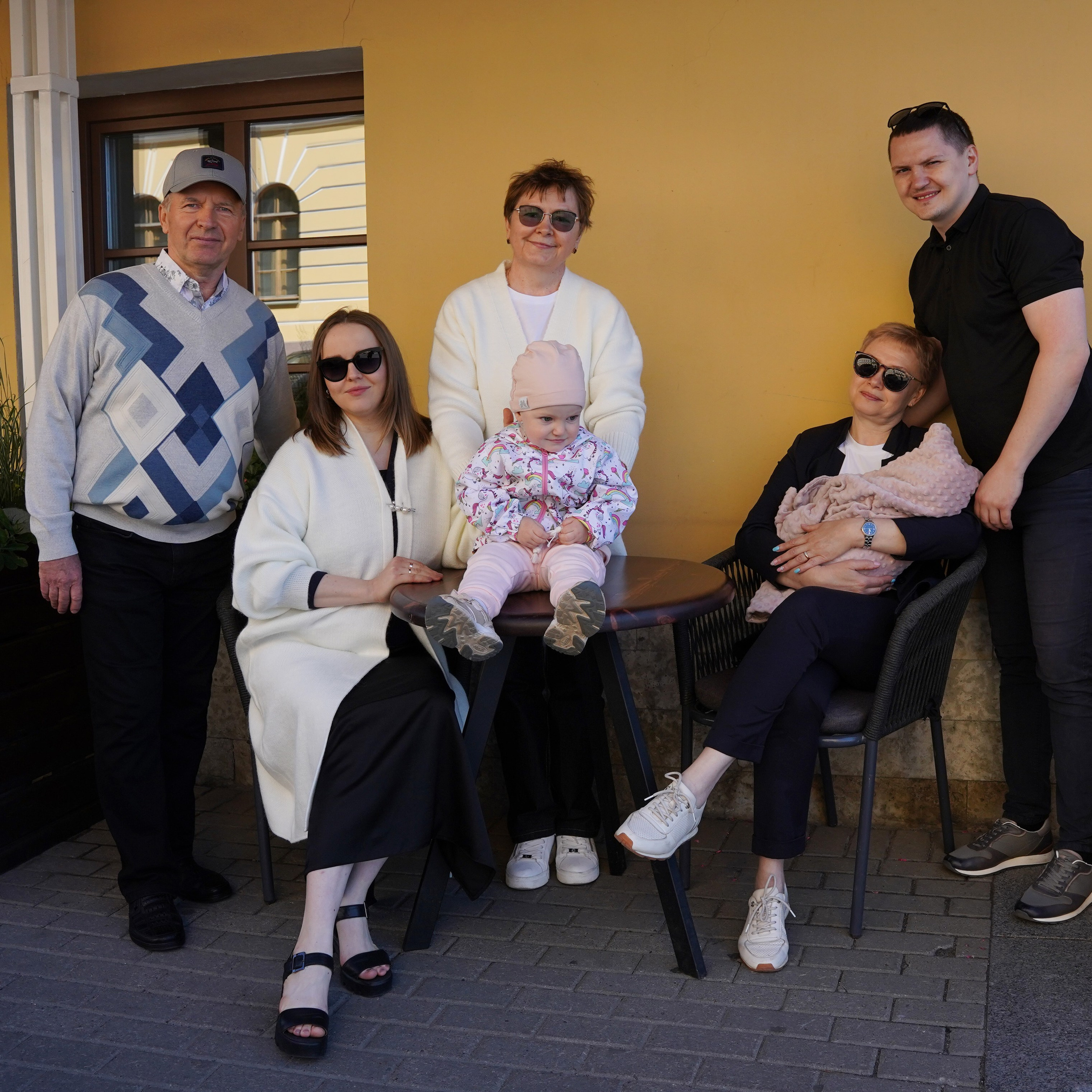 Семья в городе