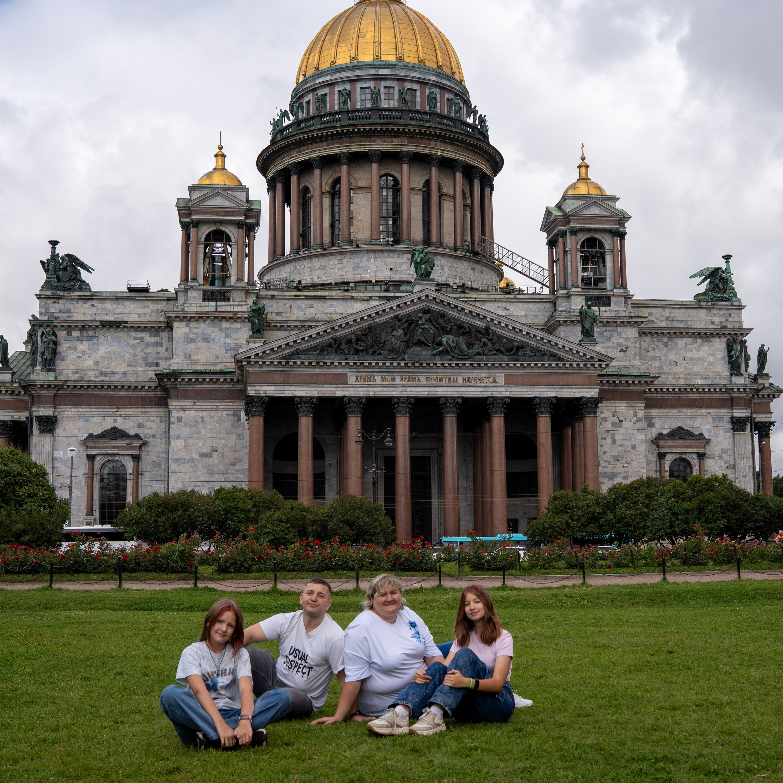 Семейная фотосессия по достопримечательностям Питера