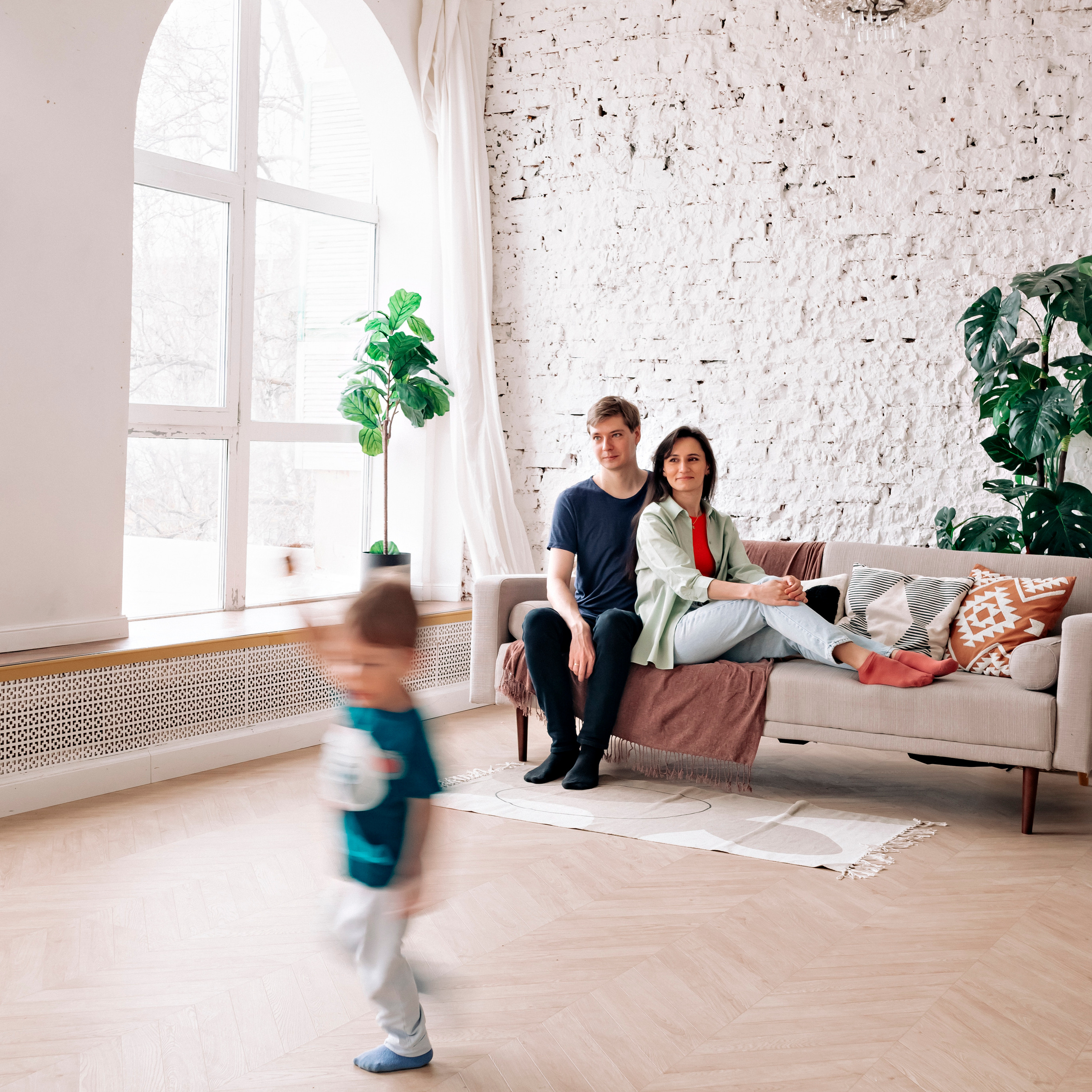 Алина и маленький непоседа Кирилл