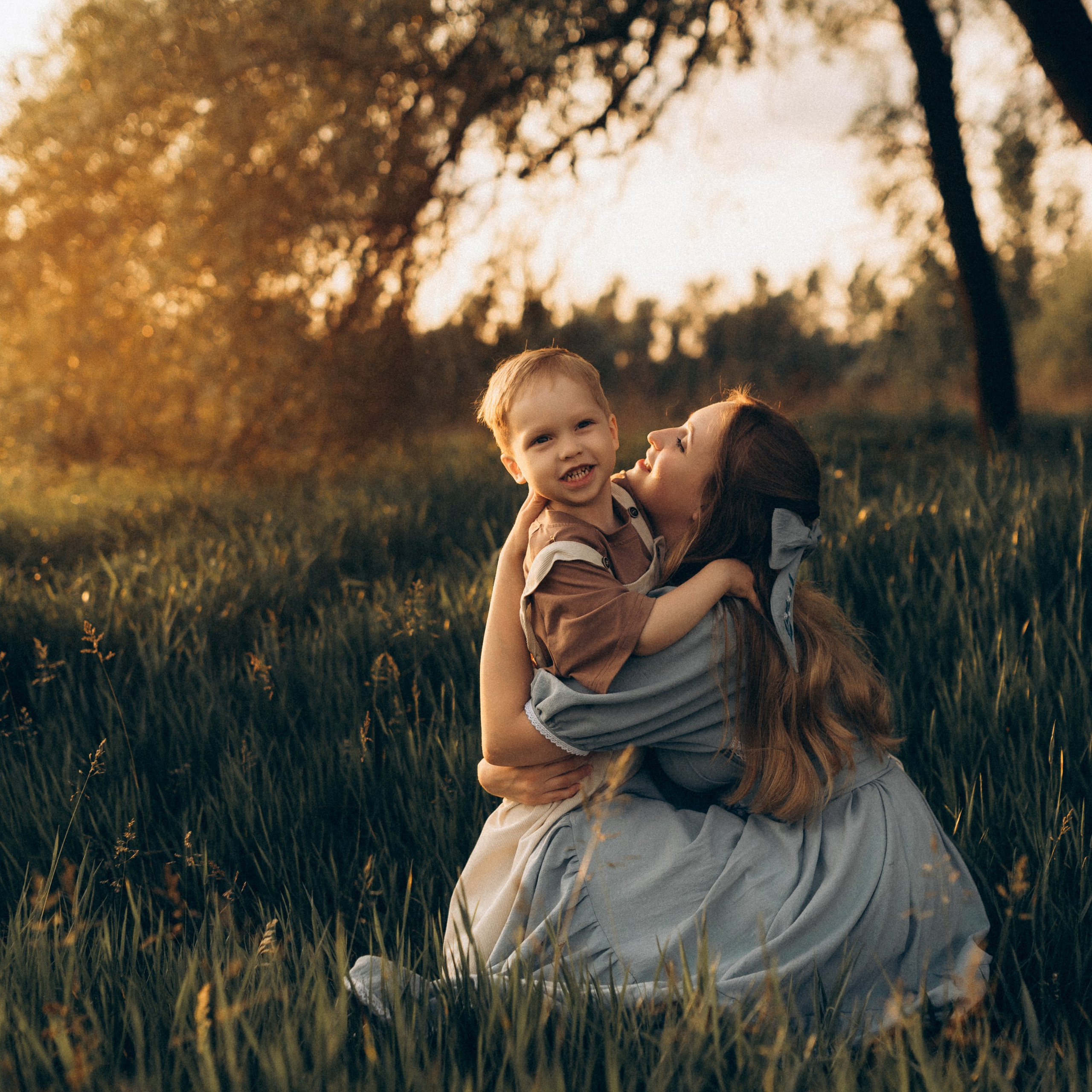 Фотосессия на природе мамы и сына