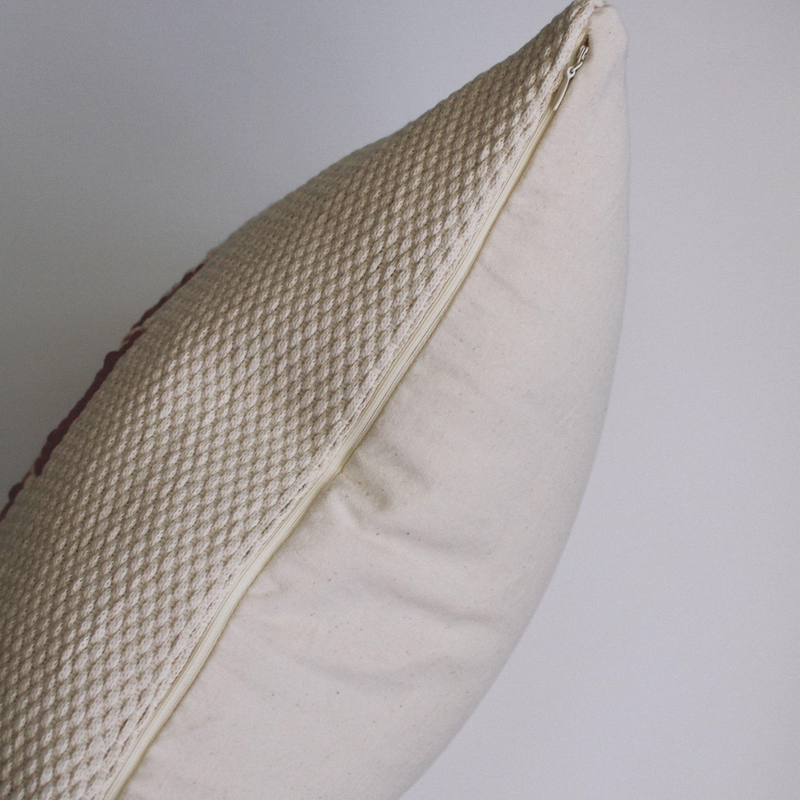 Подушка «Терракотовая звезда». Авторские тканые полотна из натуральных материалов