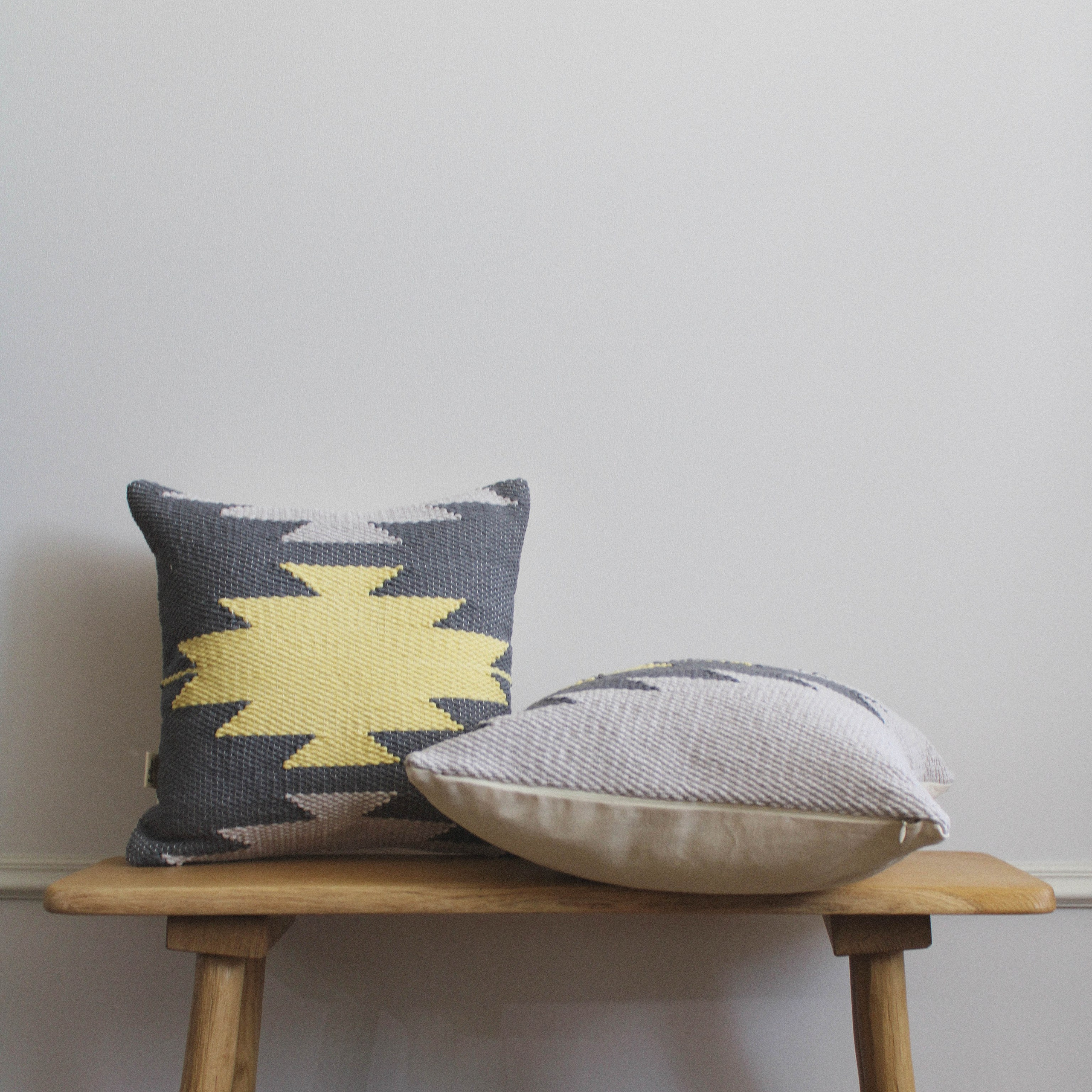 Подушка «Желтая звезда». Авторские тканые полотна из натуральных материалов