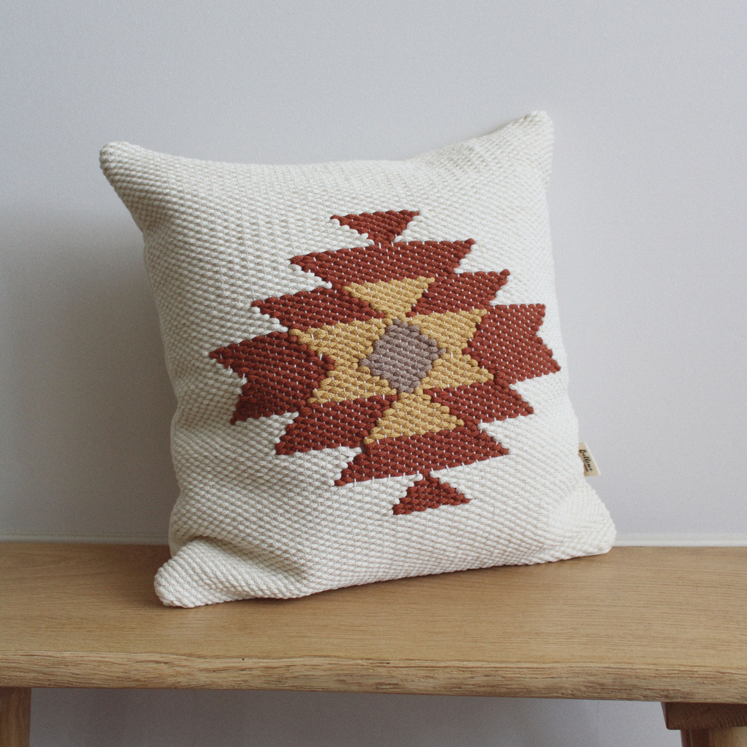Подушка «Терракотовая звезда». Авторские тканые полотна из натуральных материалов