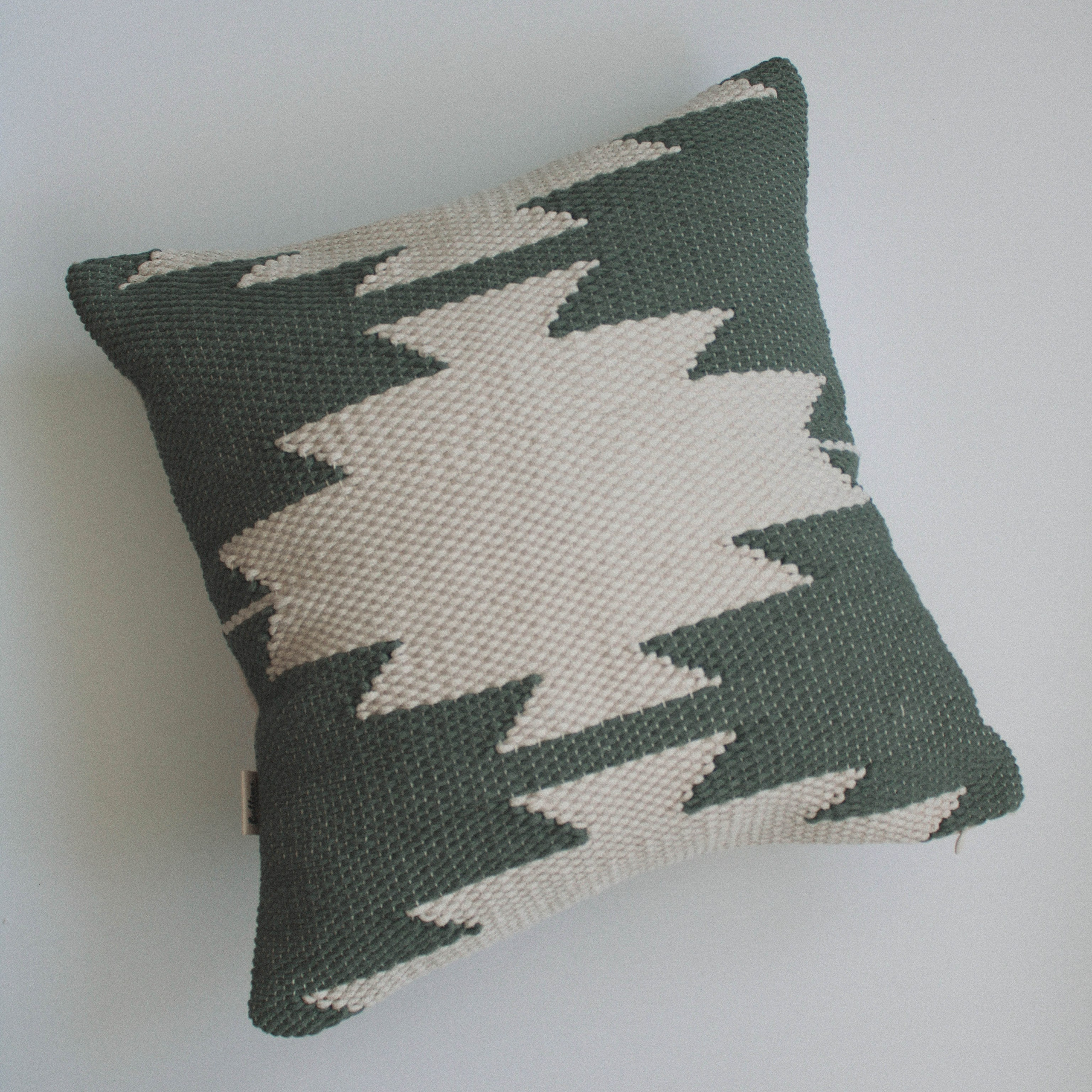 Подушка «Белые звезды на зеленом». Авторские тканые полотна из натуральных материалов