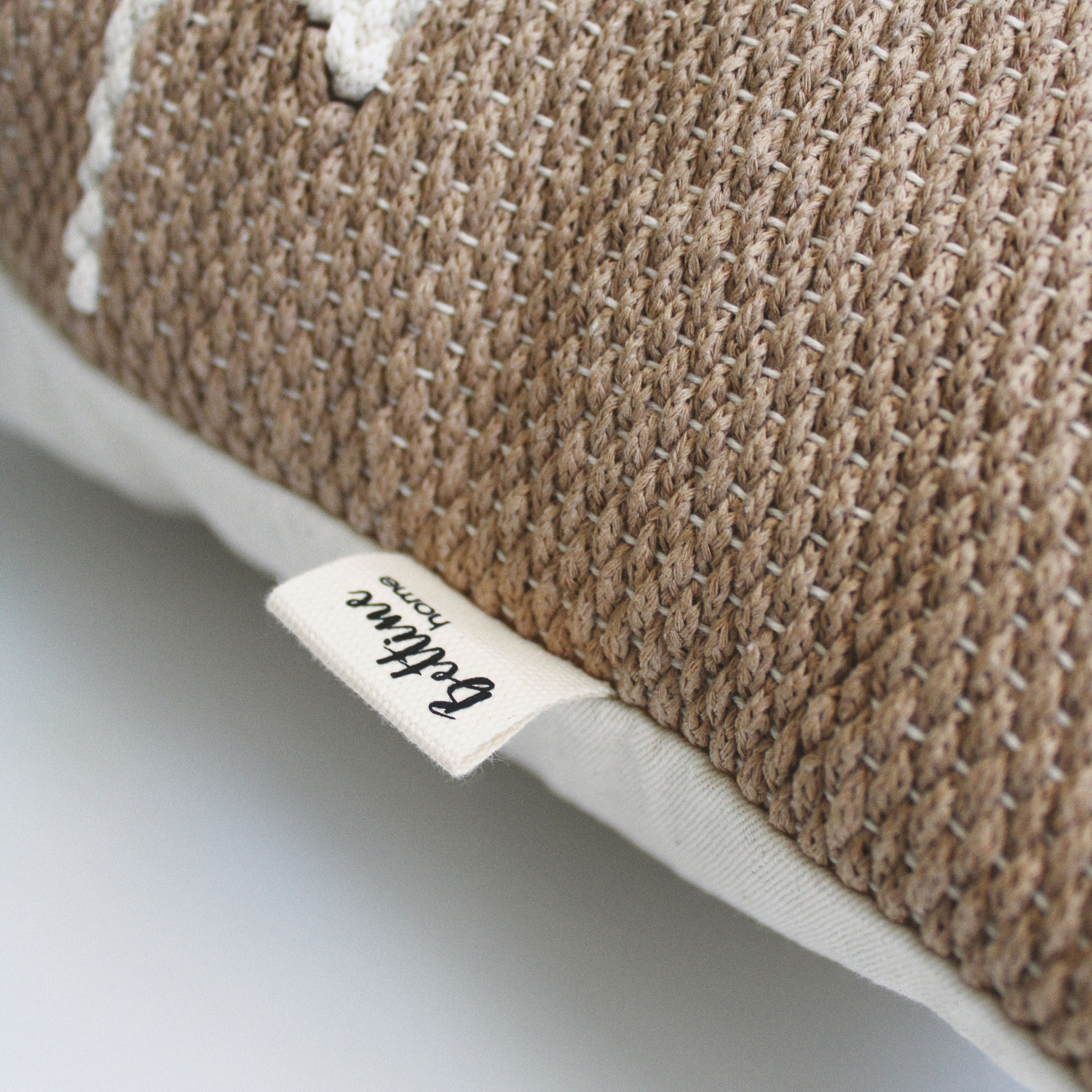 Подушка «Белые звезды на бежевом». Авторские тканые полотна из натуральных материалов