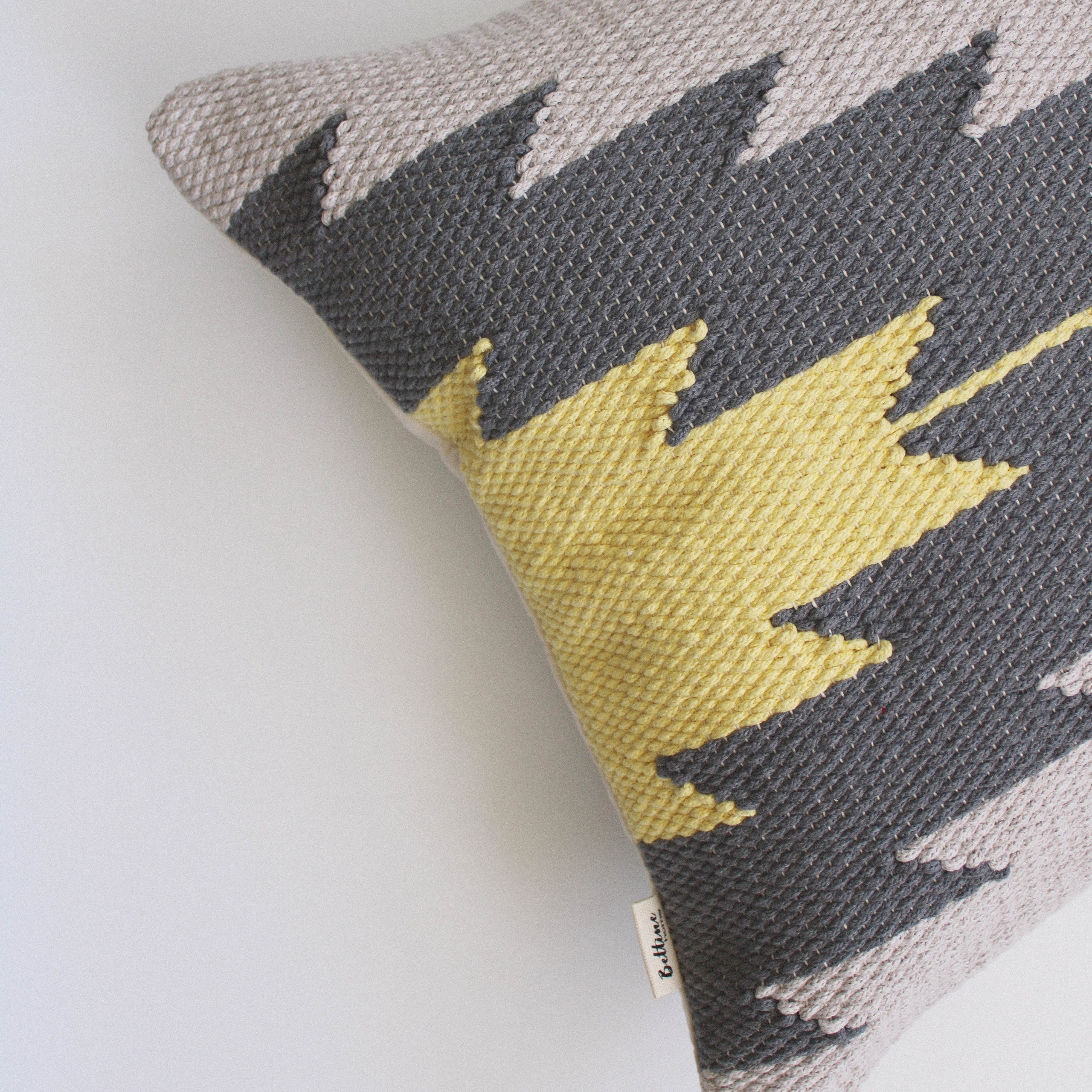 Подушка «Серая звезда». Авторские тканые полотна из натуральных материалов