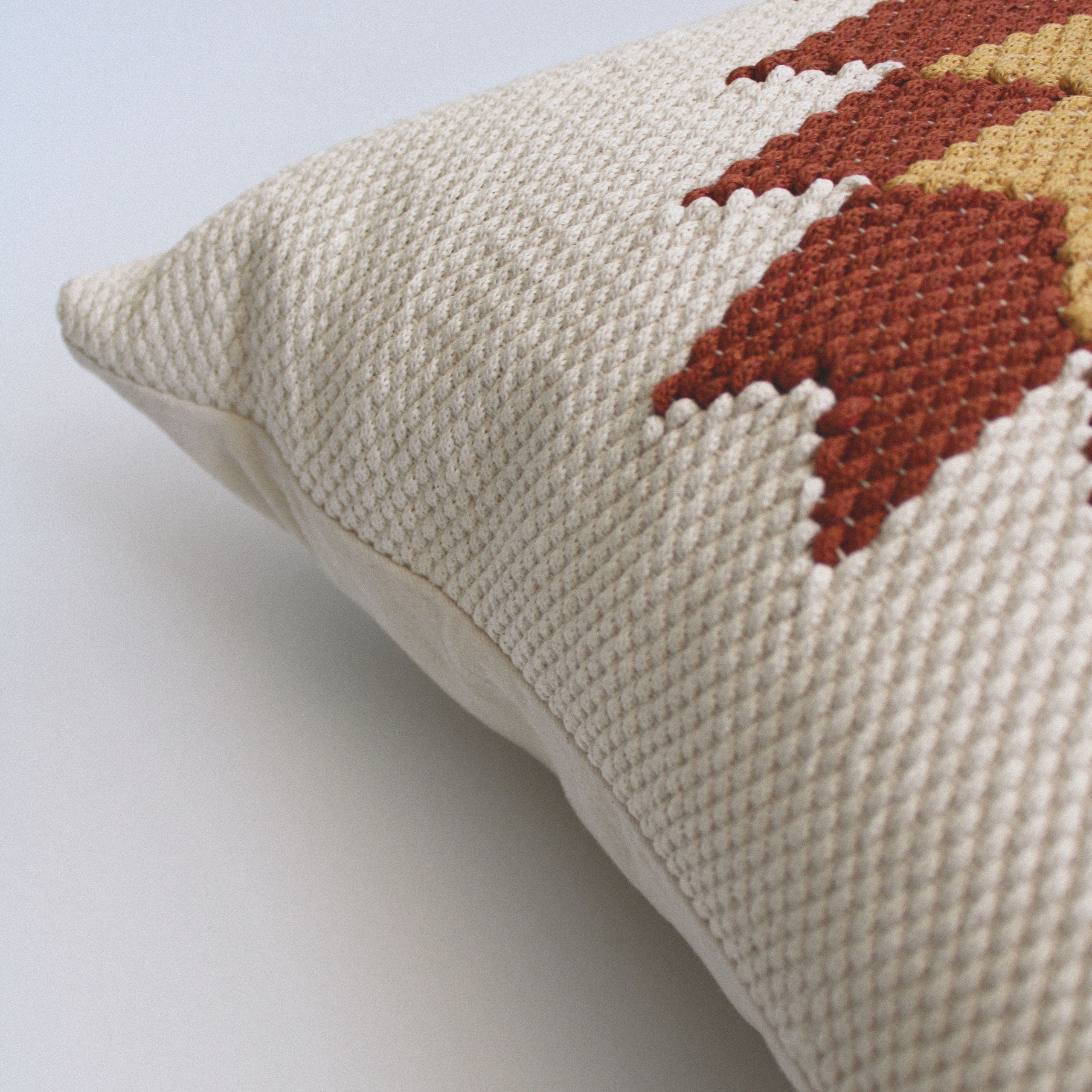 Подушка «Терракотовая звезда». Авторские тканые полотна из натуральных материалов